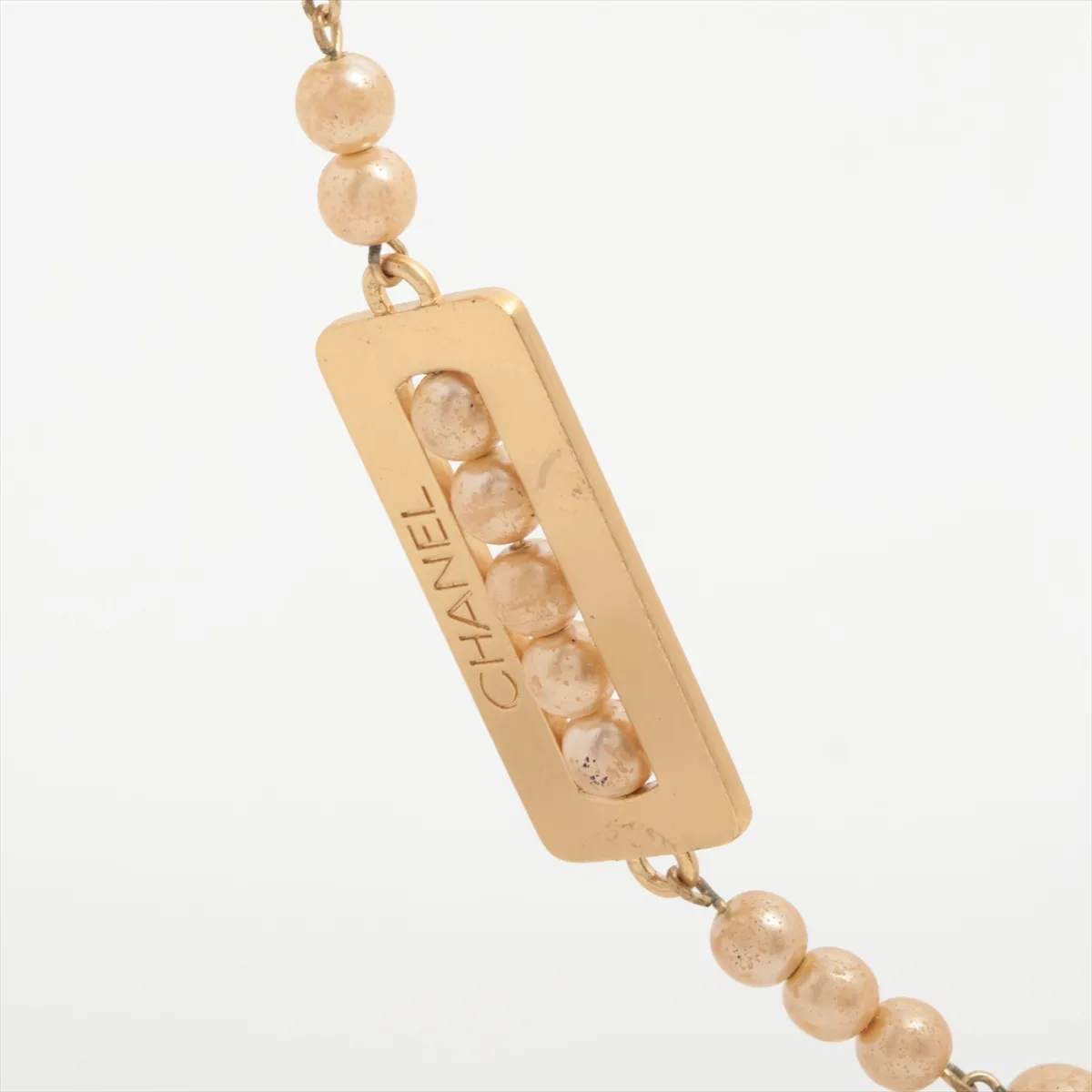 necklace, GP x faux pearl, gold. Shows — view 3