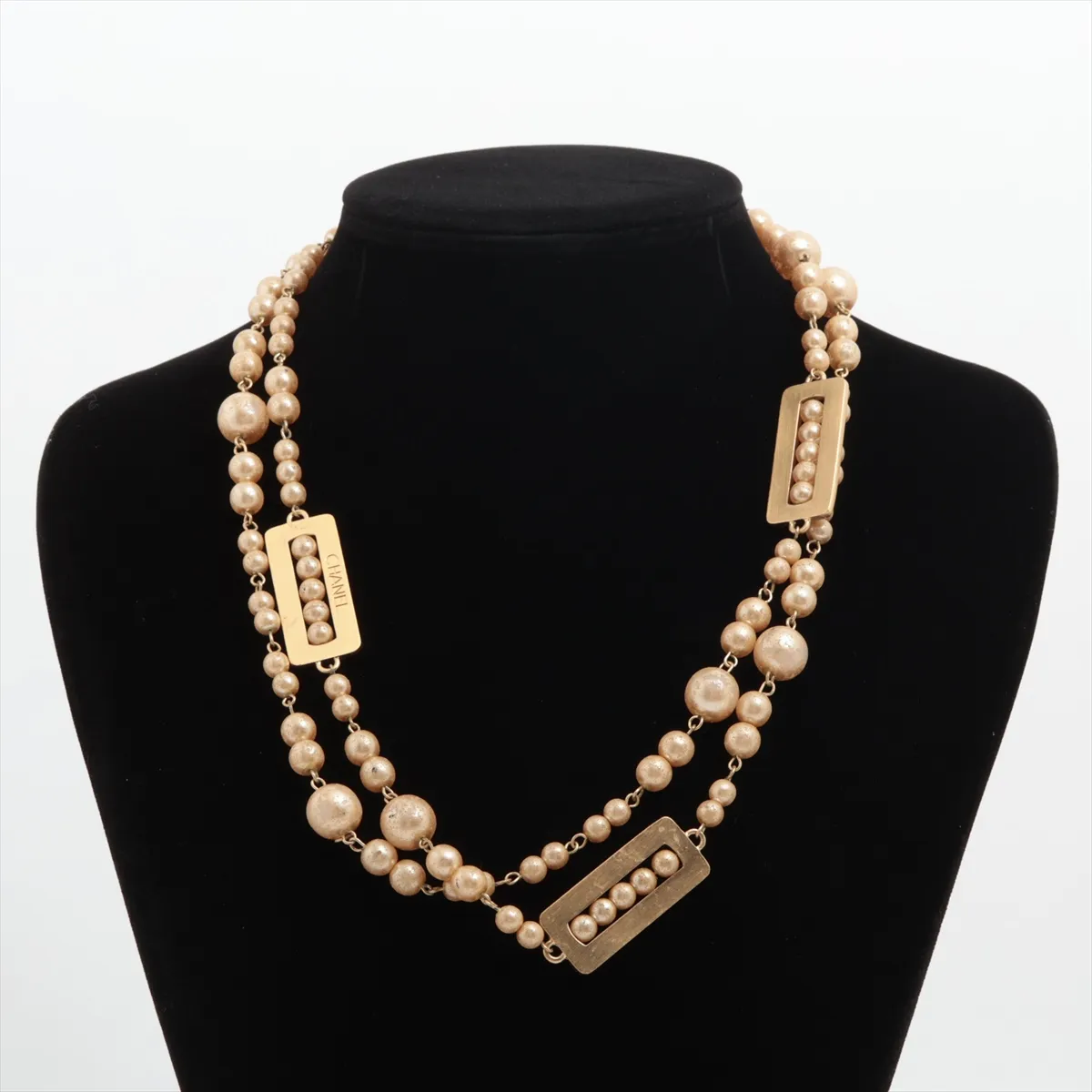 necklace, GP x faux pearl, gold. Shows — view 5