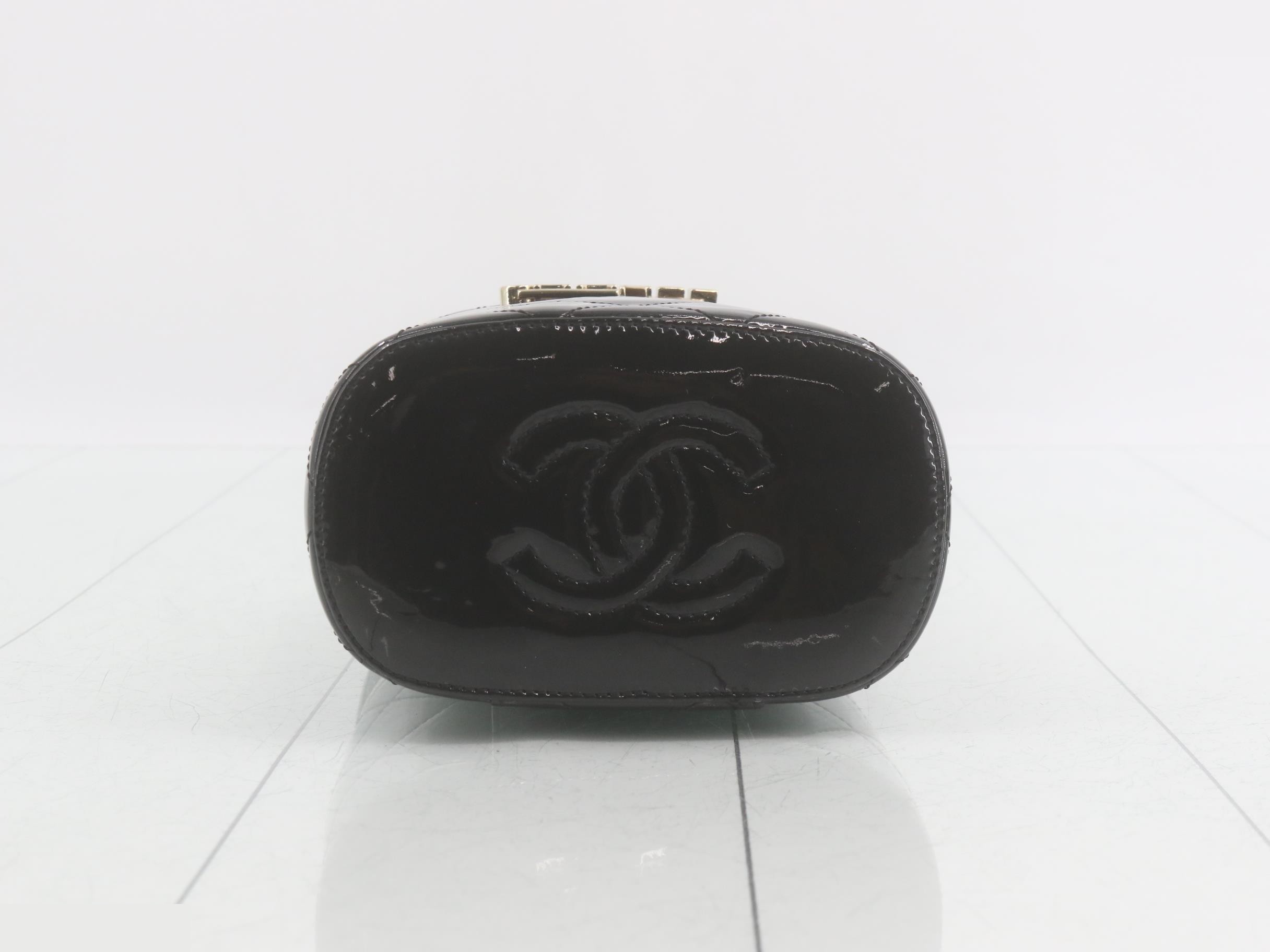 Enamel logo hardware 2-way vanity case — view 3