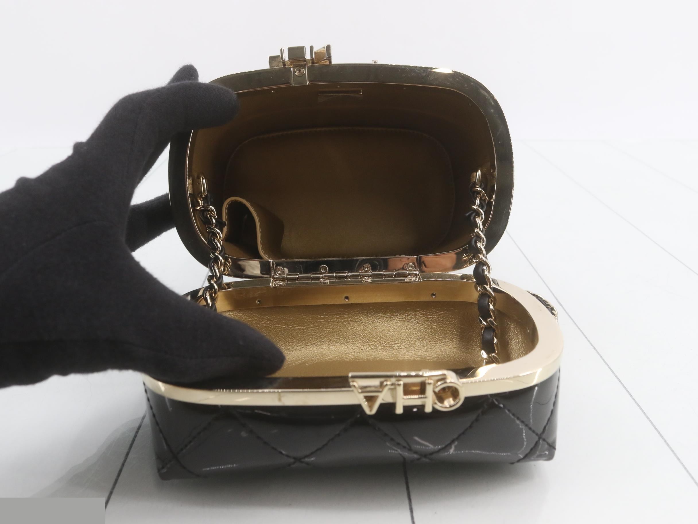 Enamel logo hardware 2-way vanity case — view 4