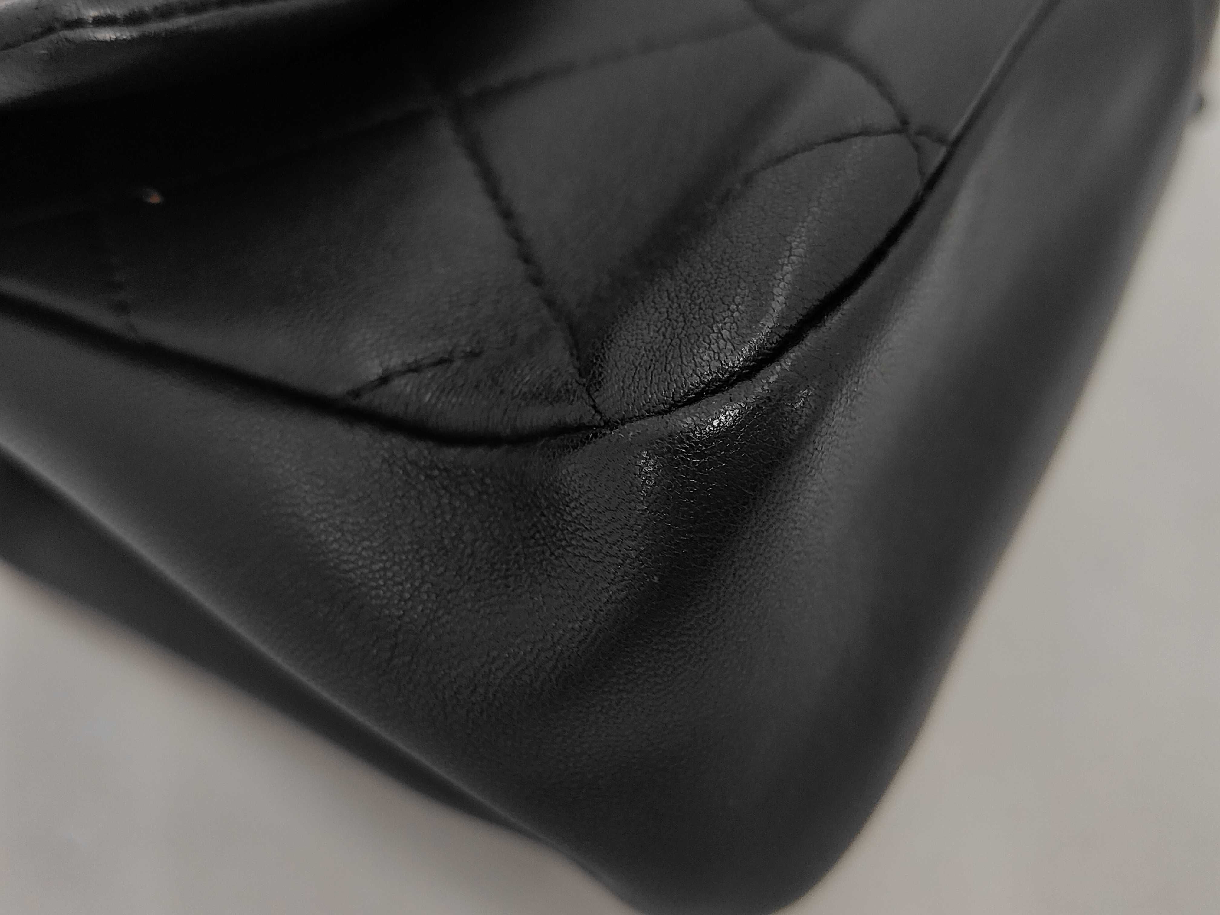 Matelassé Chain Shoulder Bag, with original sticker, serial number in the 29 range. — view 3