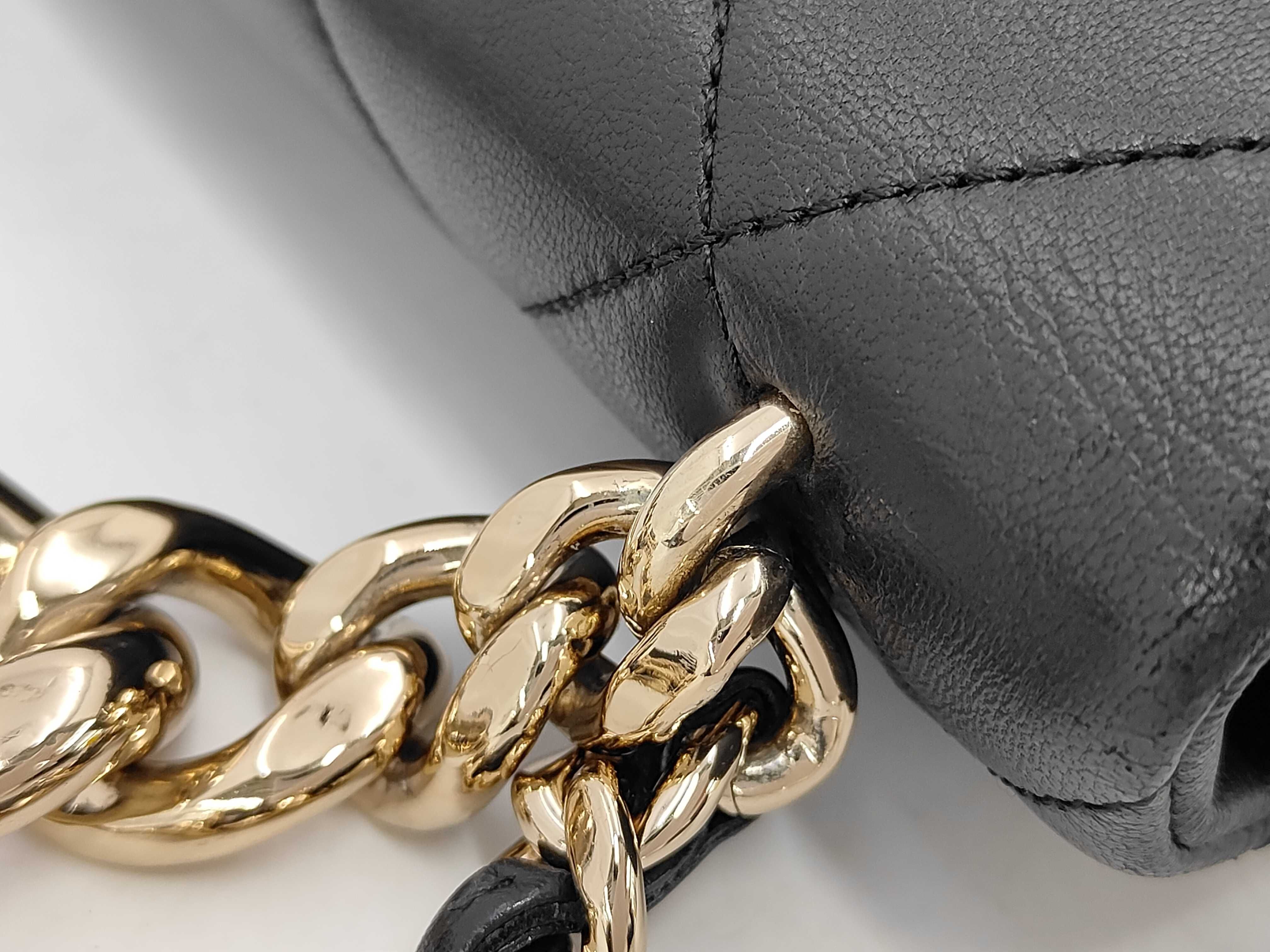 Matelassé Chain Shoulder Bag, with original sticker, serial number in the 29 range. — view 7