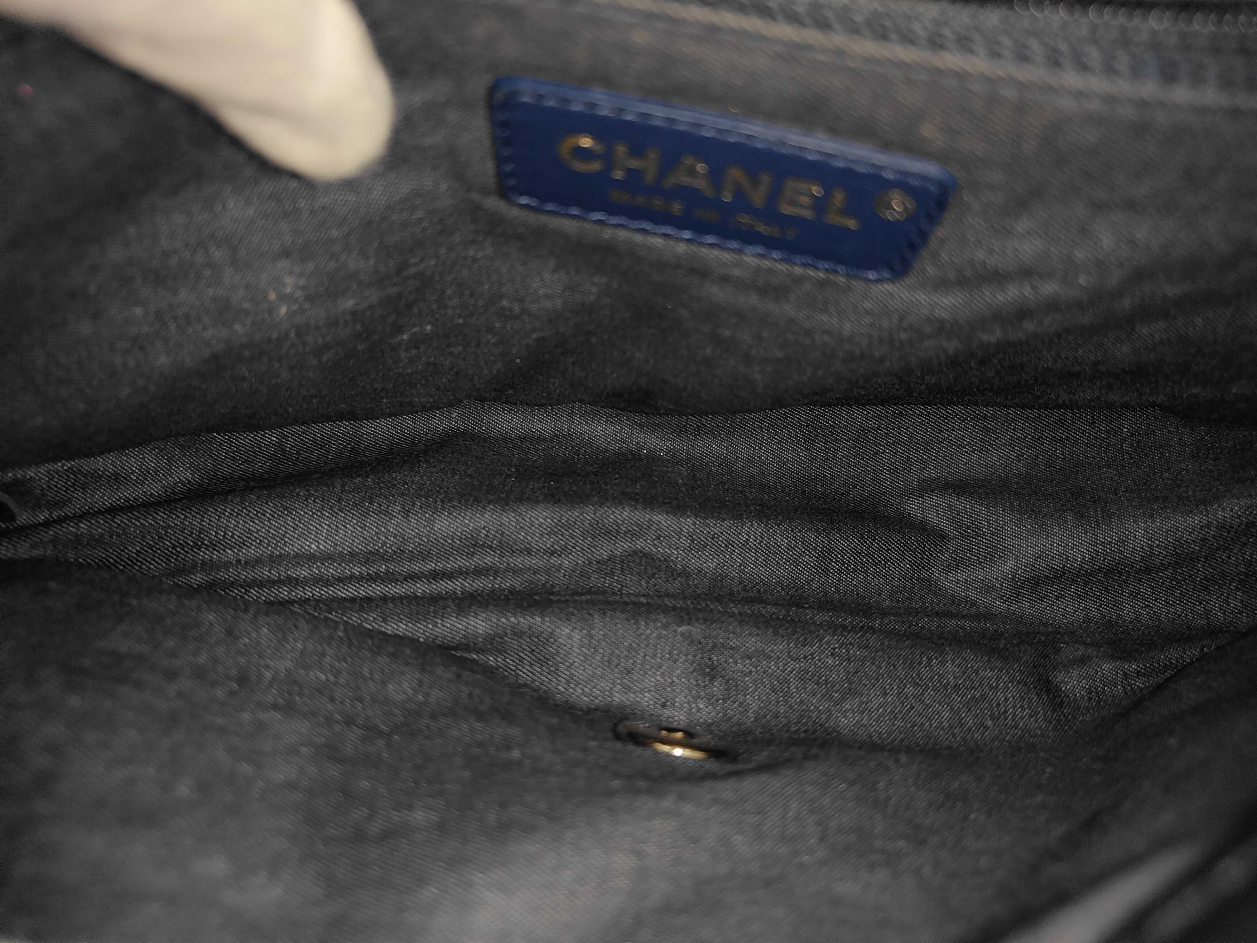Matelassé Chain Shoulder Bag, with original sticker, serial number in the 29 range. — view 8