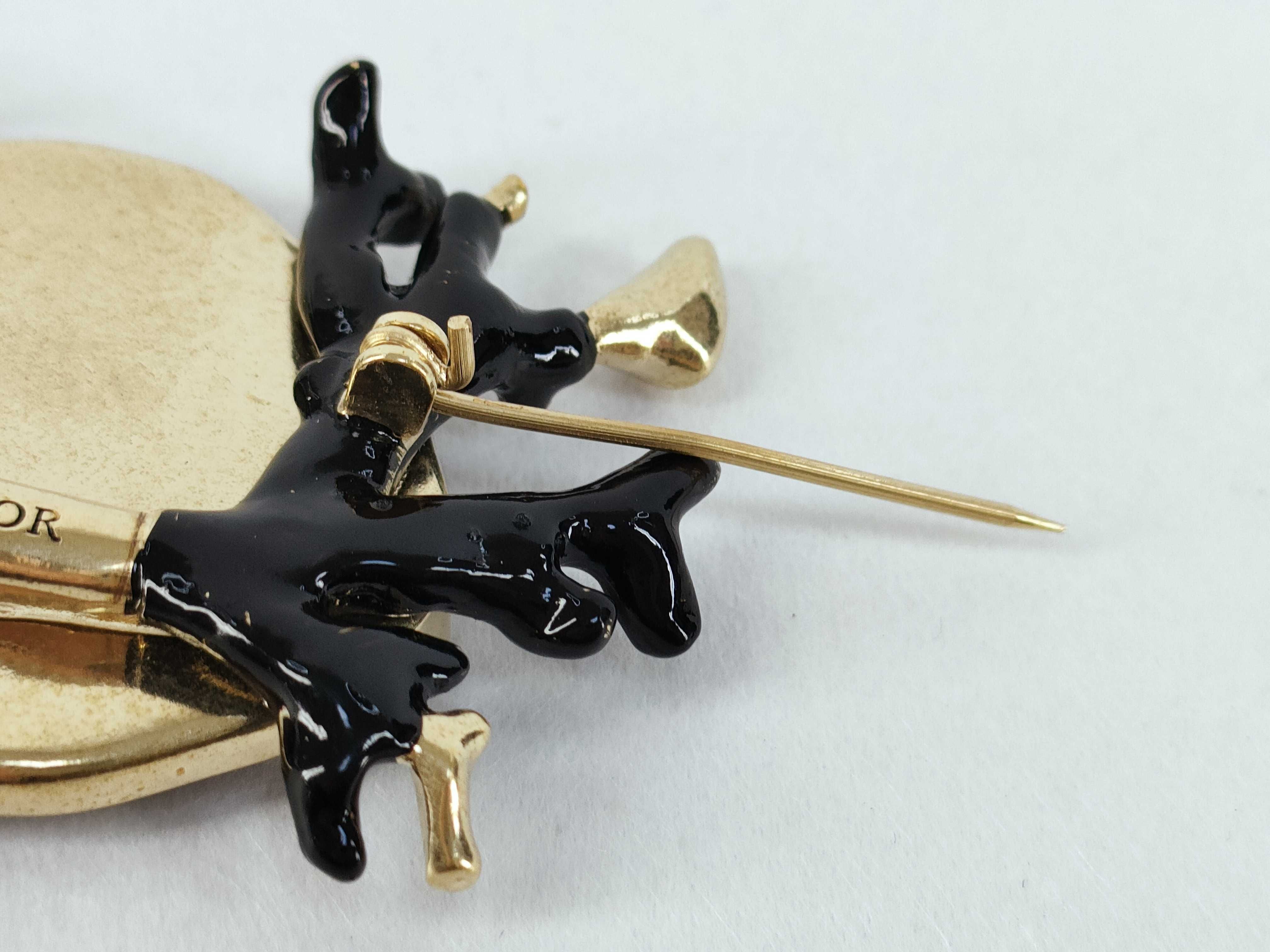 Coral Brooch — view 4