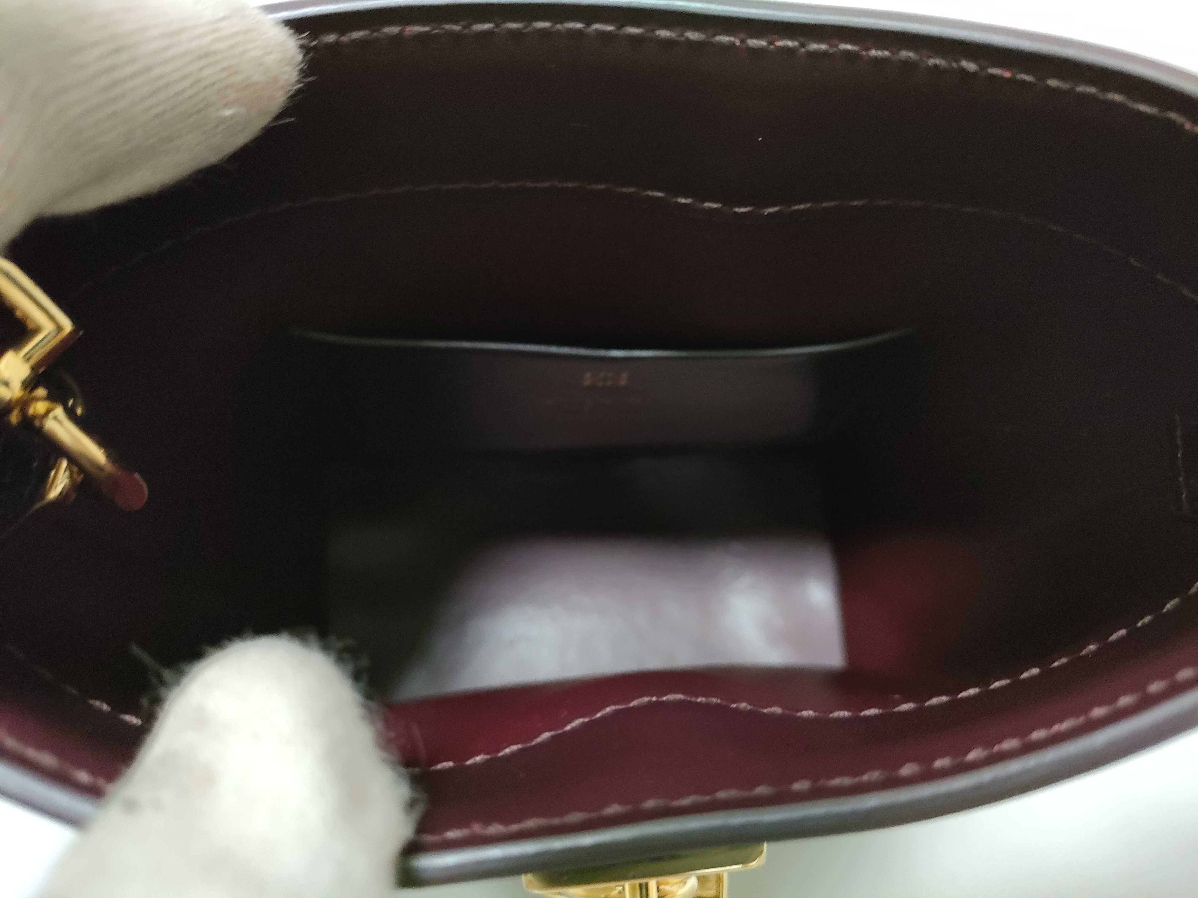 TR- Shark Lock Bag Handbag — view 9