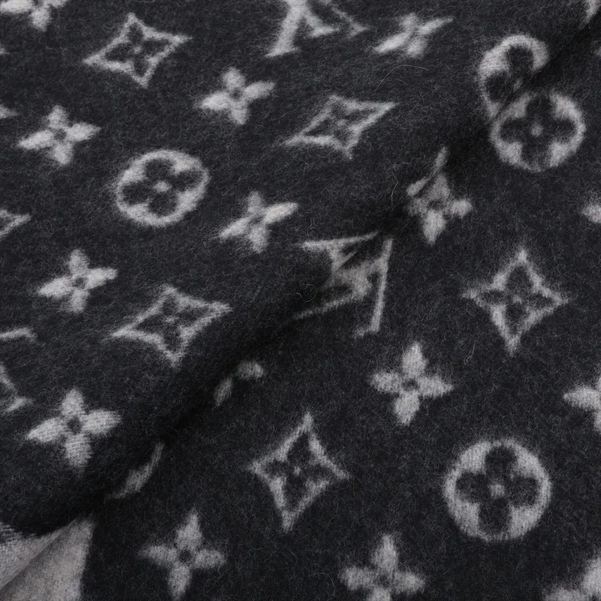 M70924 Echarpe LV Split AB1221 Scarf, Cashmere, Black x Gray. Shows wear, — view 2
