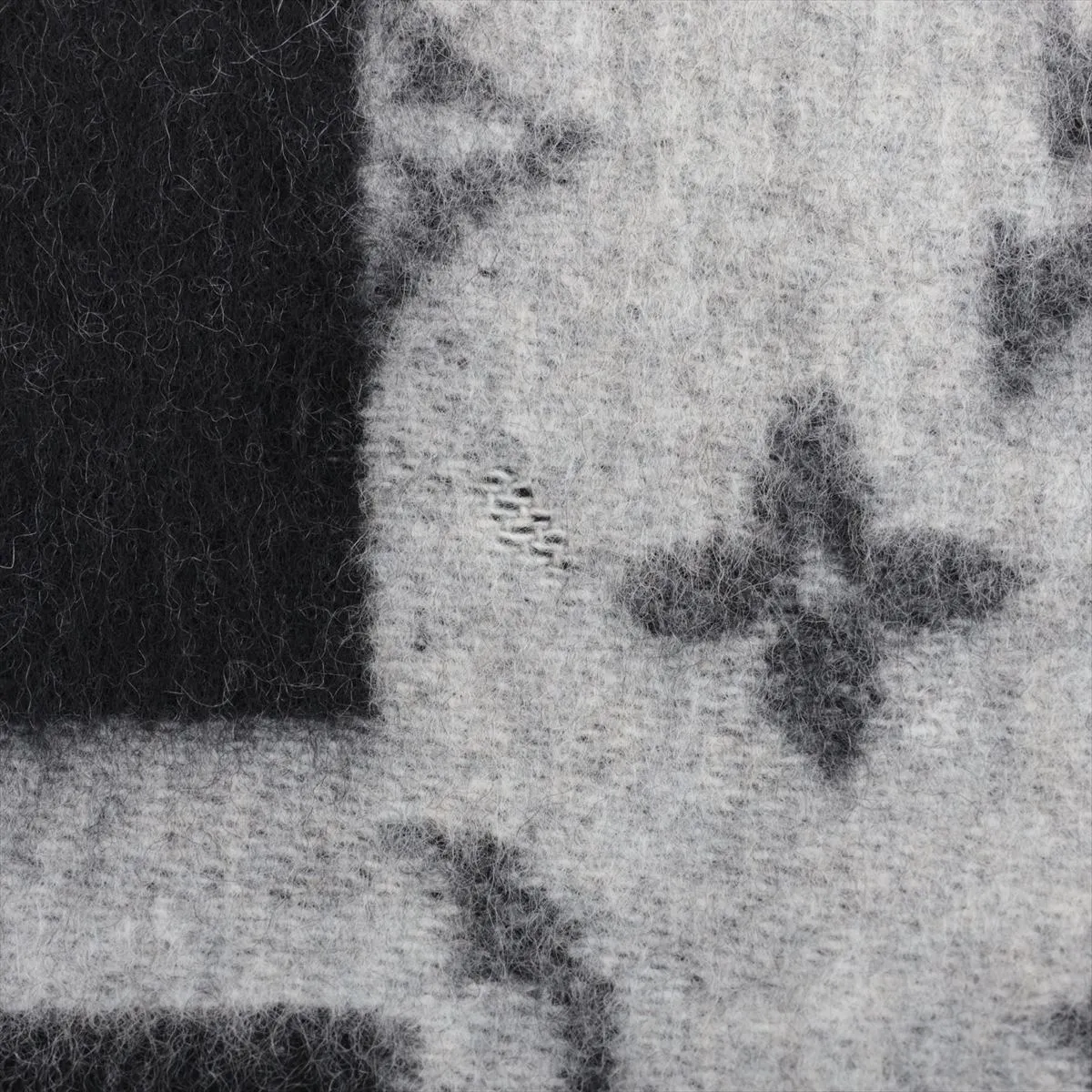 M70924 Echarpe LV Split AB1221 Scarf, Cashmere, Black x Gray. Shows wear, — view 4