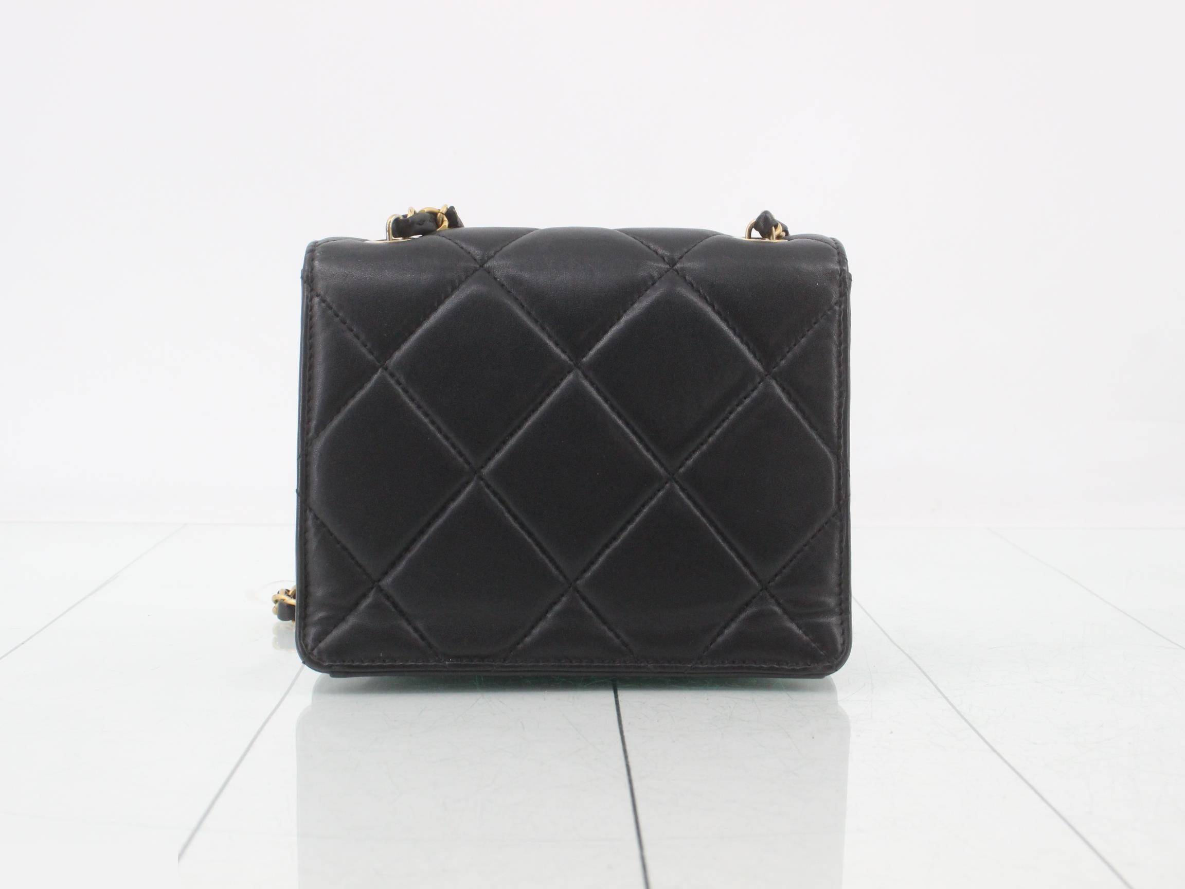 Matelassé chain shoulder bag, lambskin, with plate. — view 2