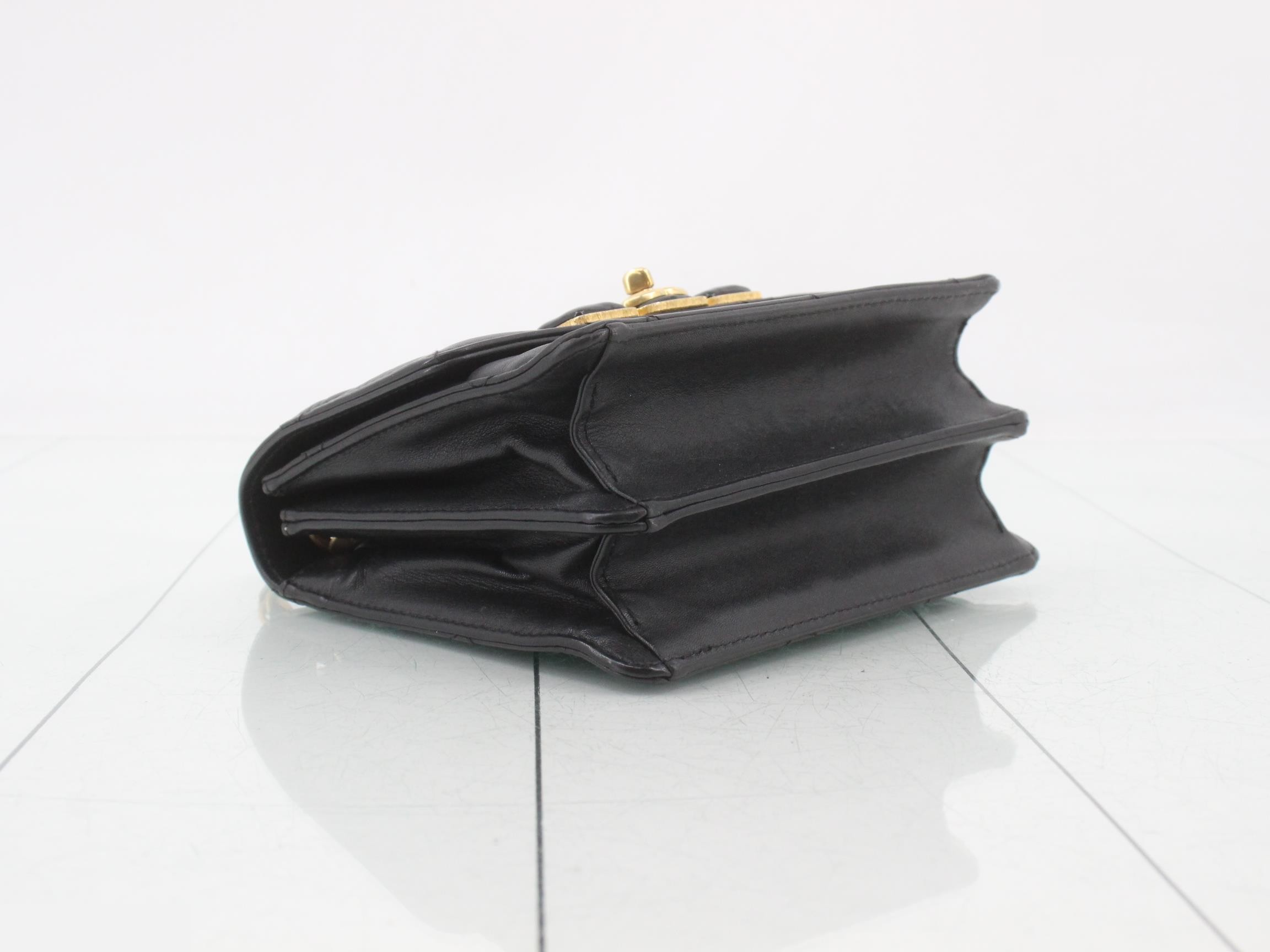Matelassé chain shoulder bag, lambskin, with plate. — view 5