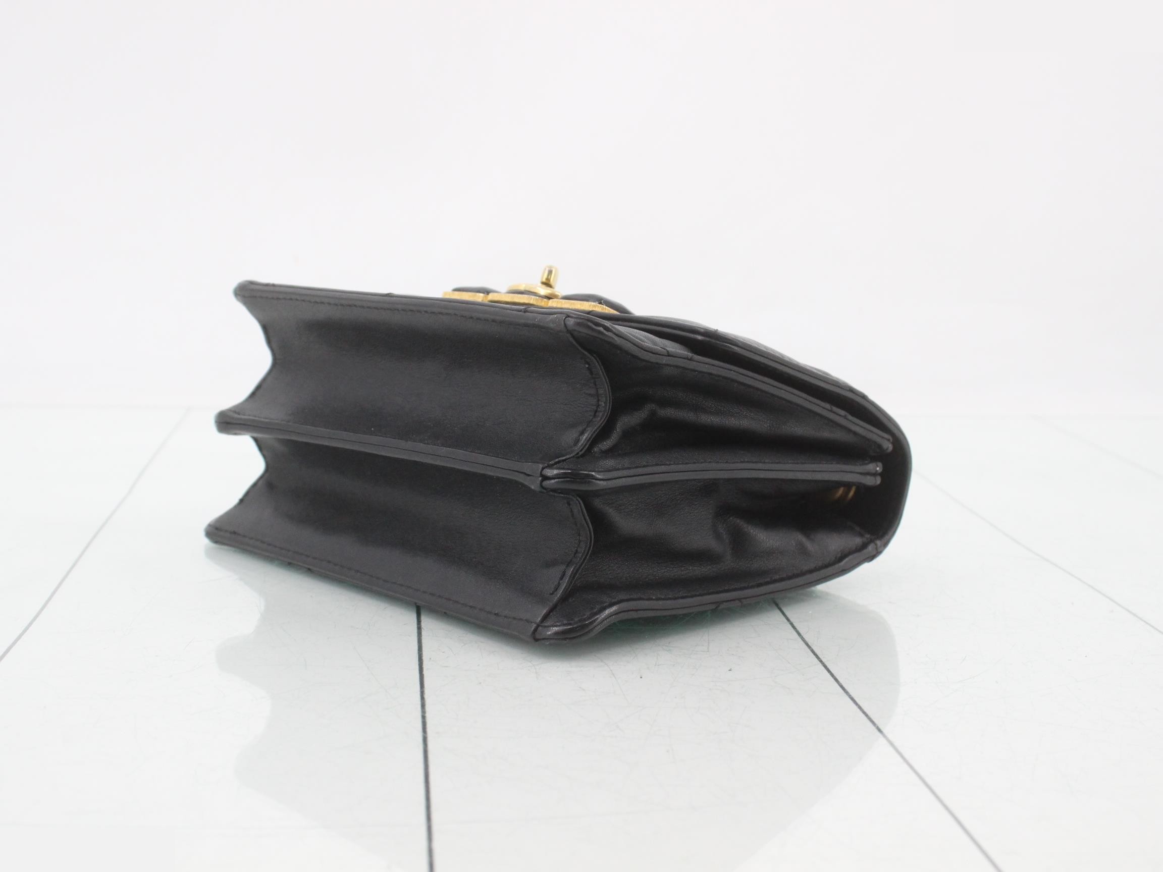 Matelassé chain shoulder bag, lambskin, with plate. — view 6