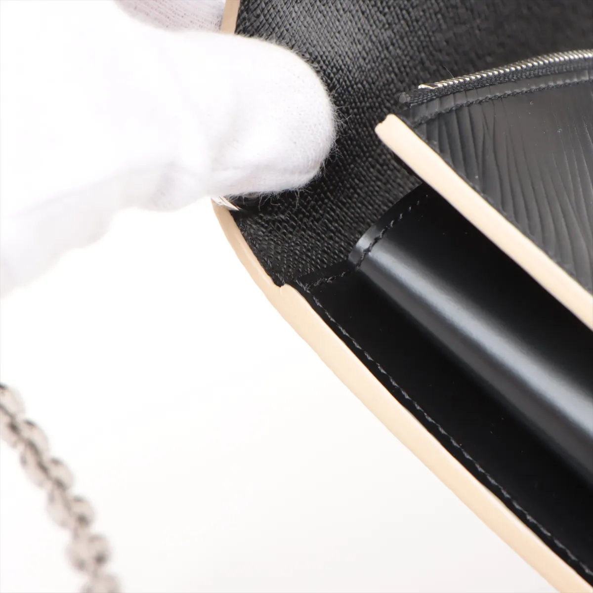 Epi Portefeuille Twist Chain M62007 Black — view 10