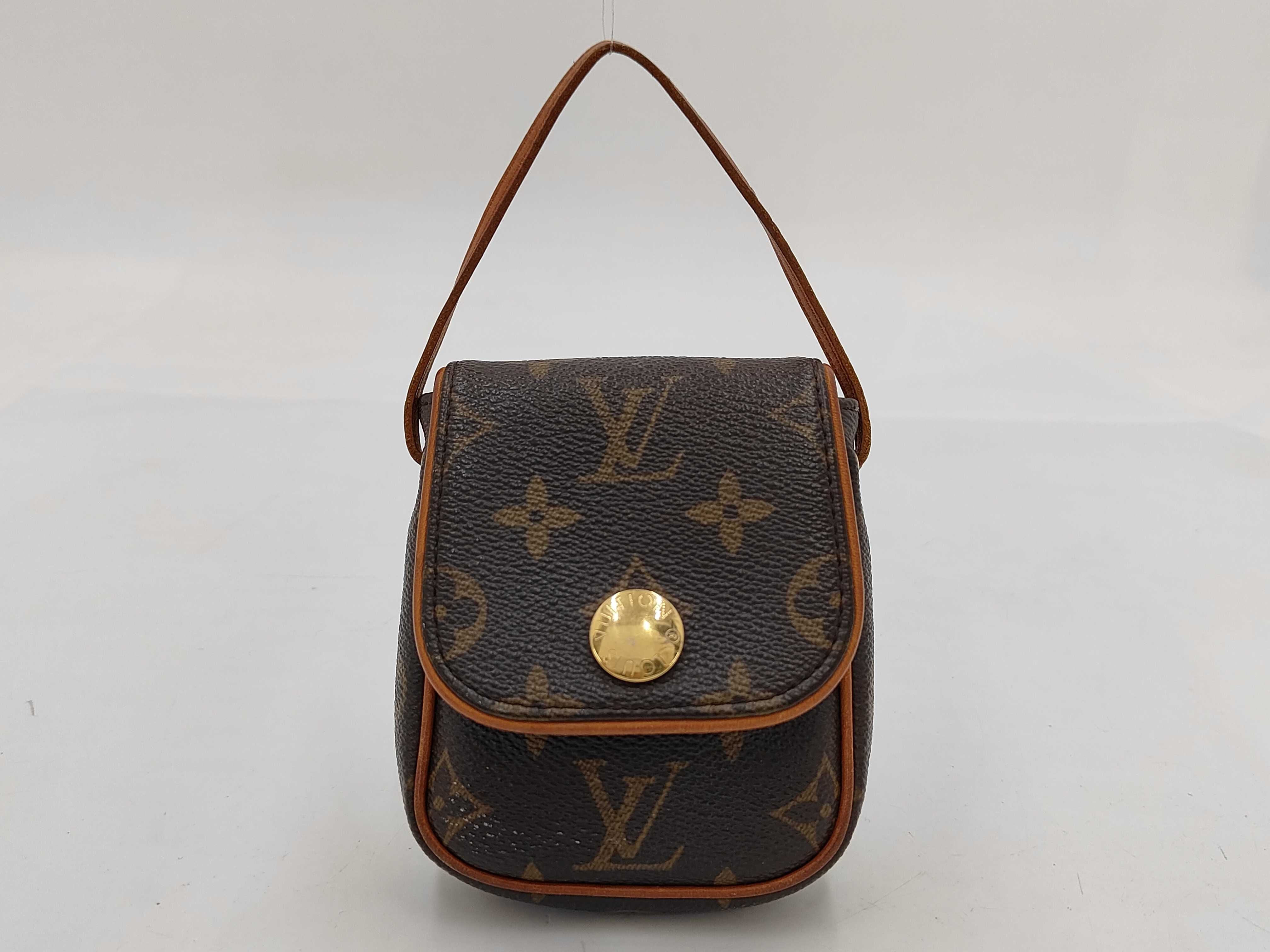 Cancun handbag, corner wear, cracks.