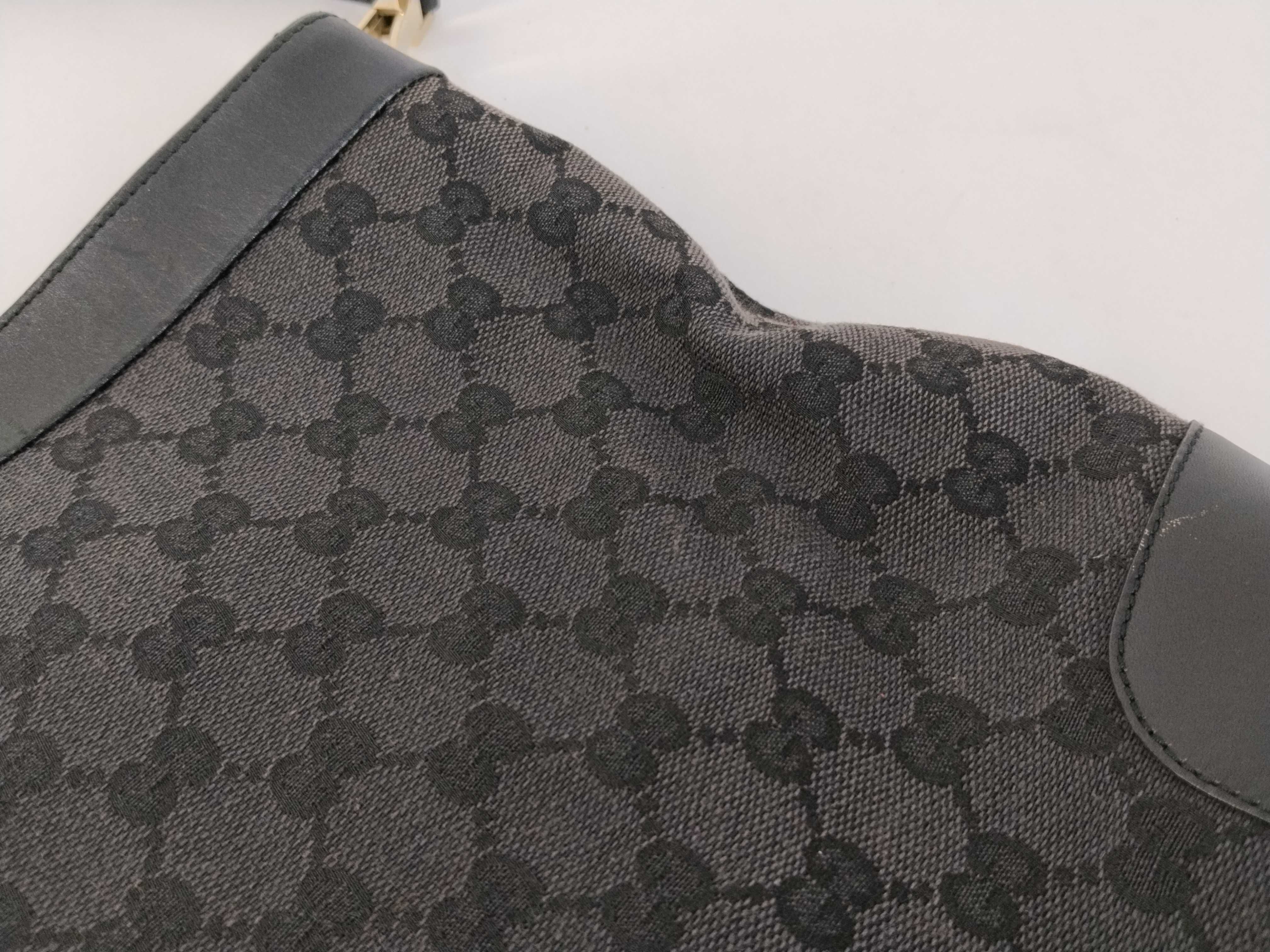 GG Canvas Bag / Gucci Handbag — view 14