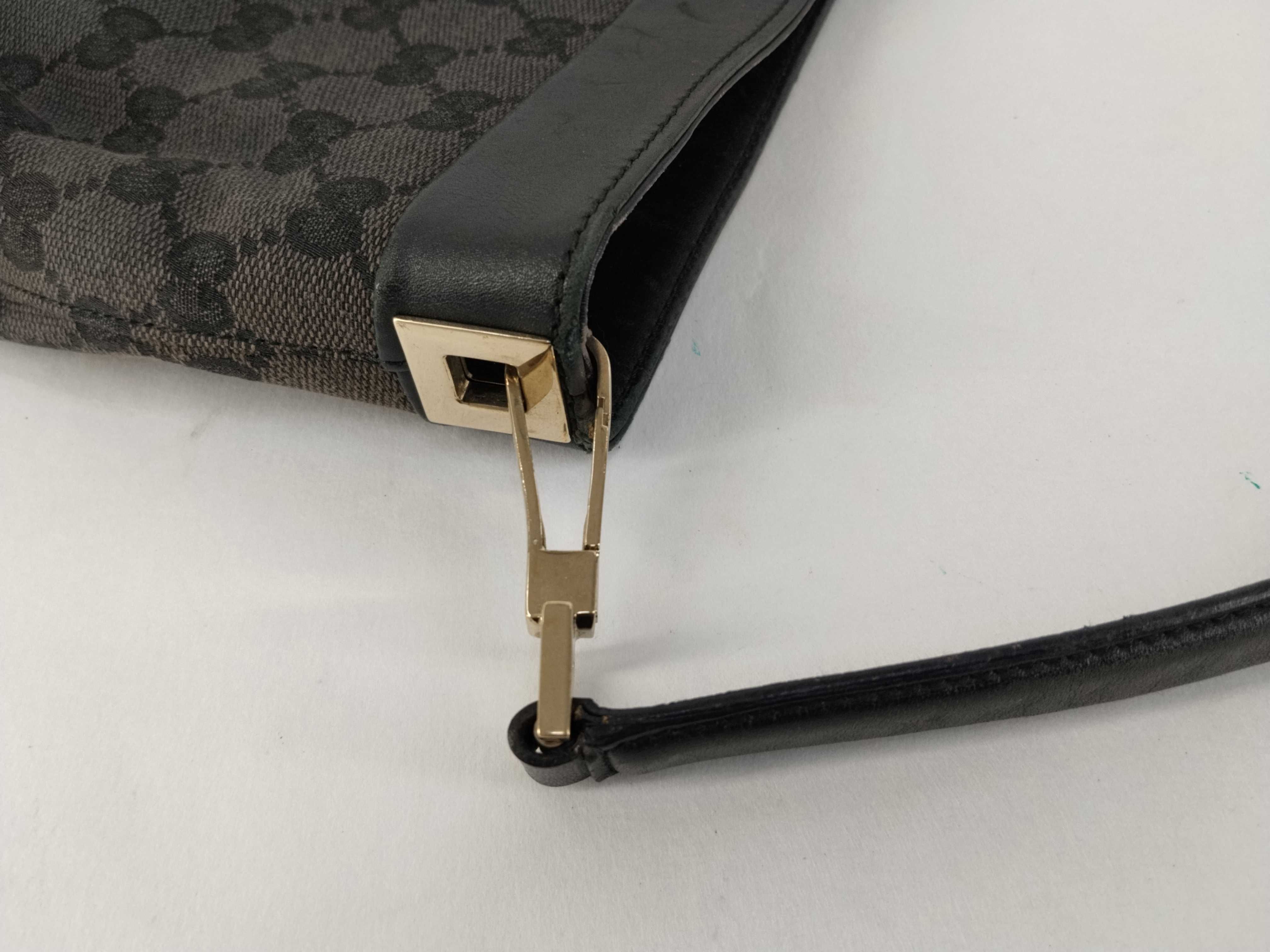 GG Canvas Bag / Gucci Handbag — view 5