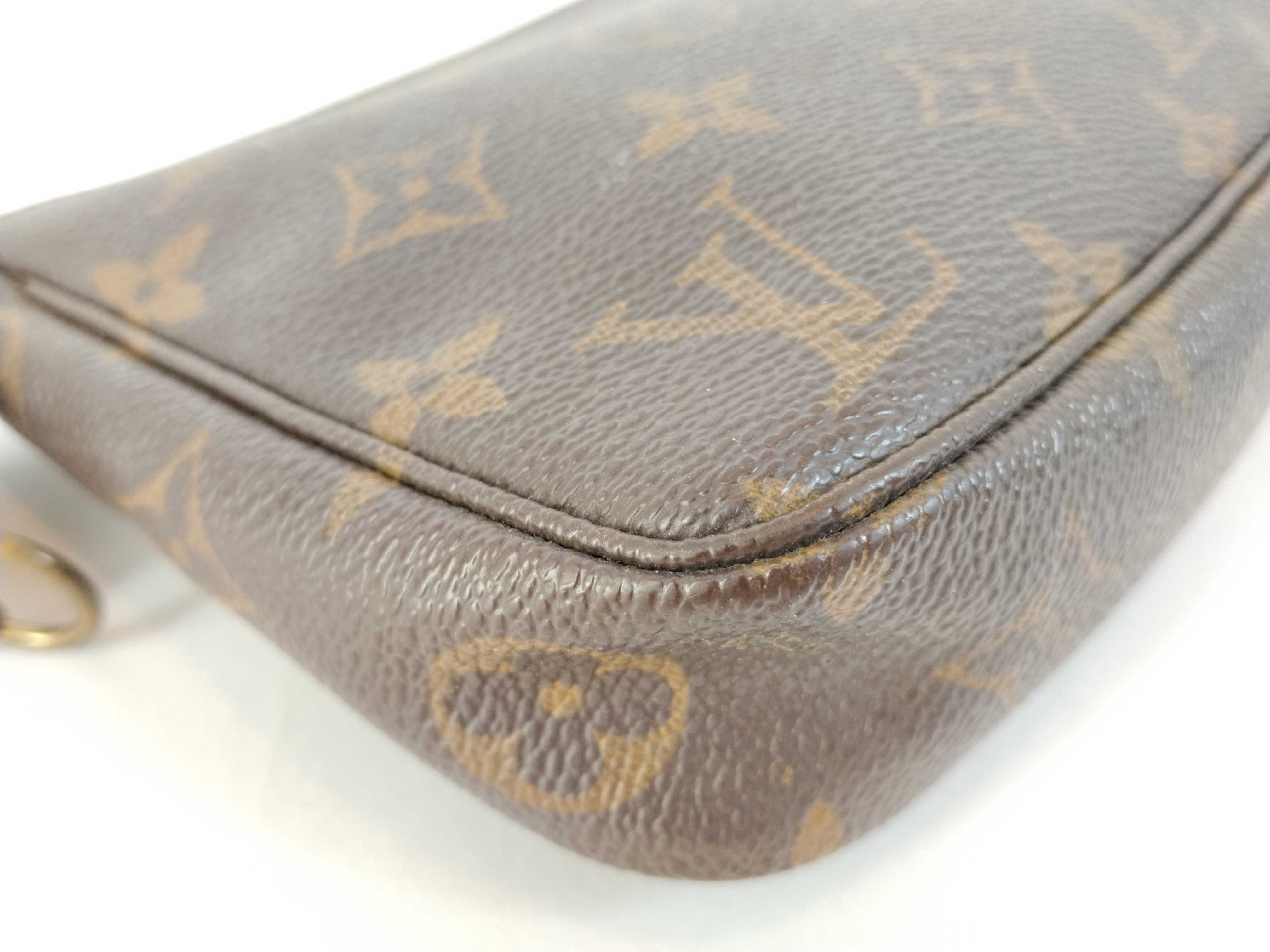 Monogram Pochette Accessoires Monogram M51980 Pouch — view 3