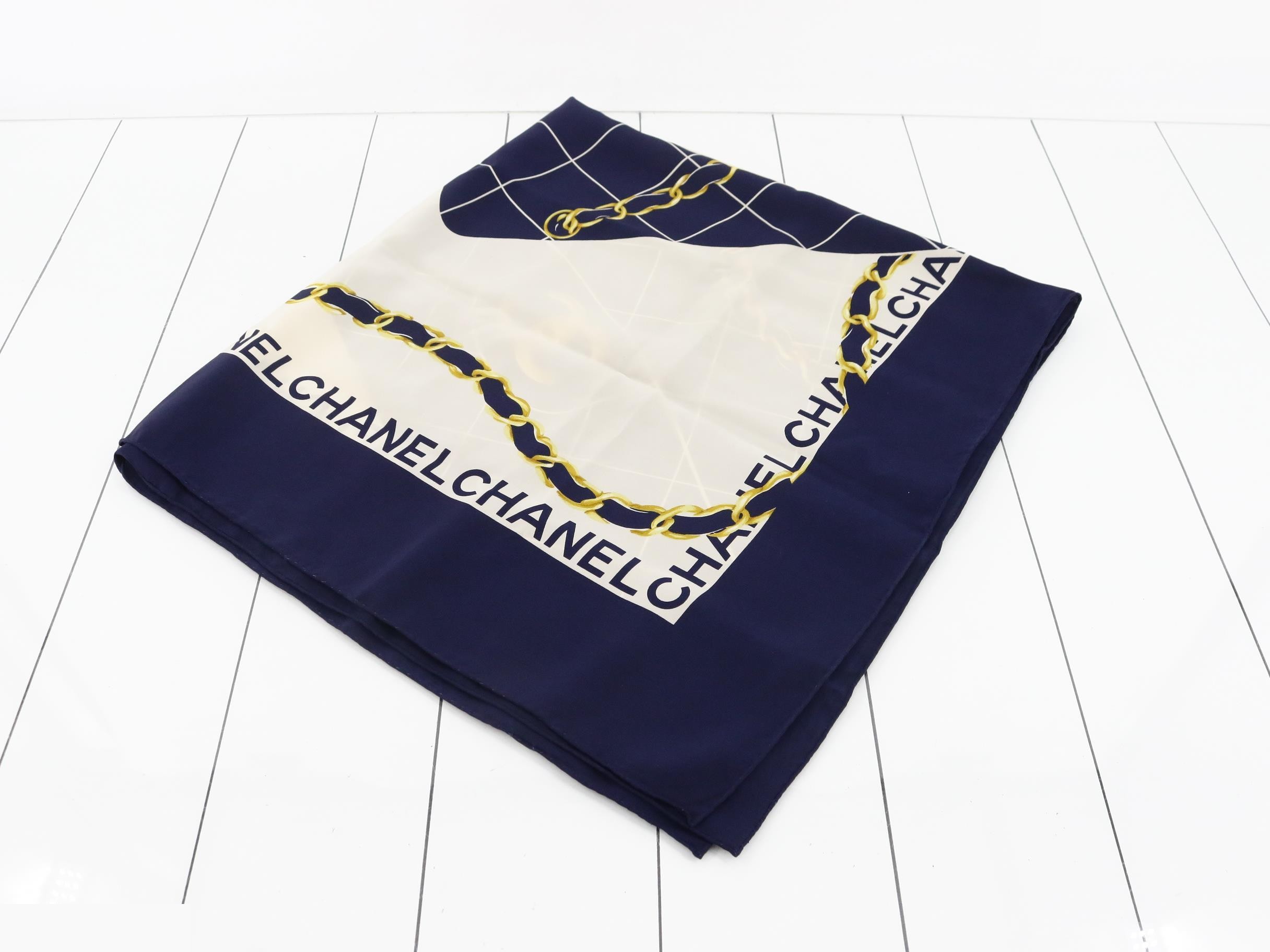 Matelassé bag design silk scarf — view 2