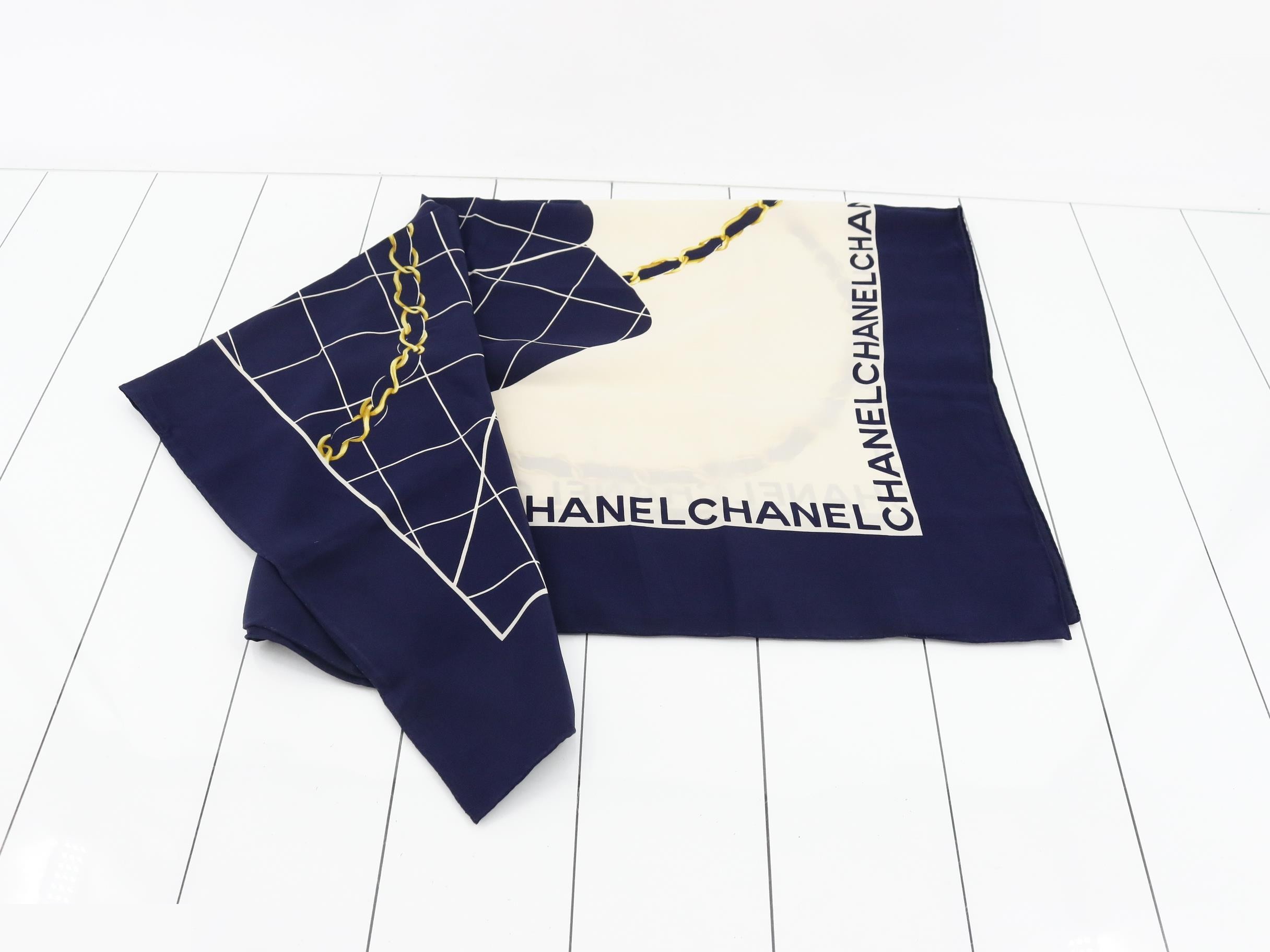 Matelassé bag design silk scarf — view 3