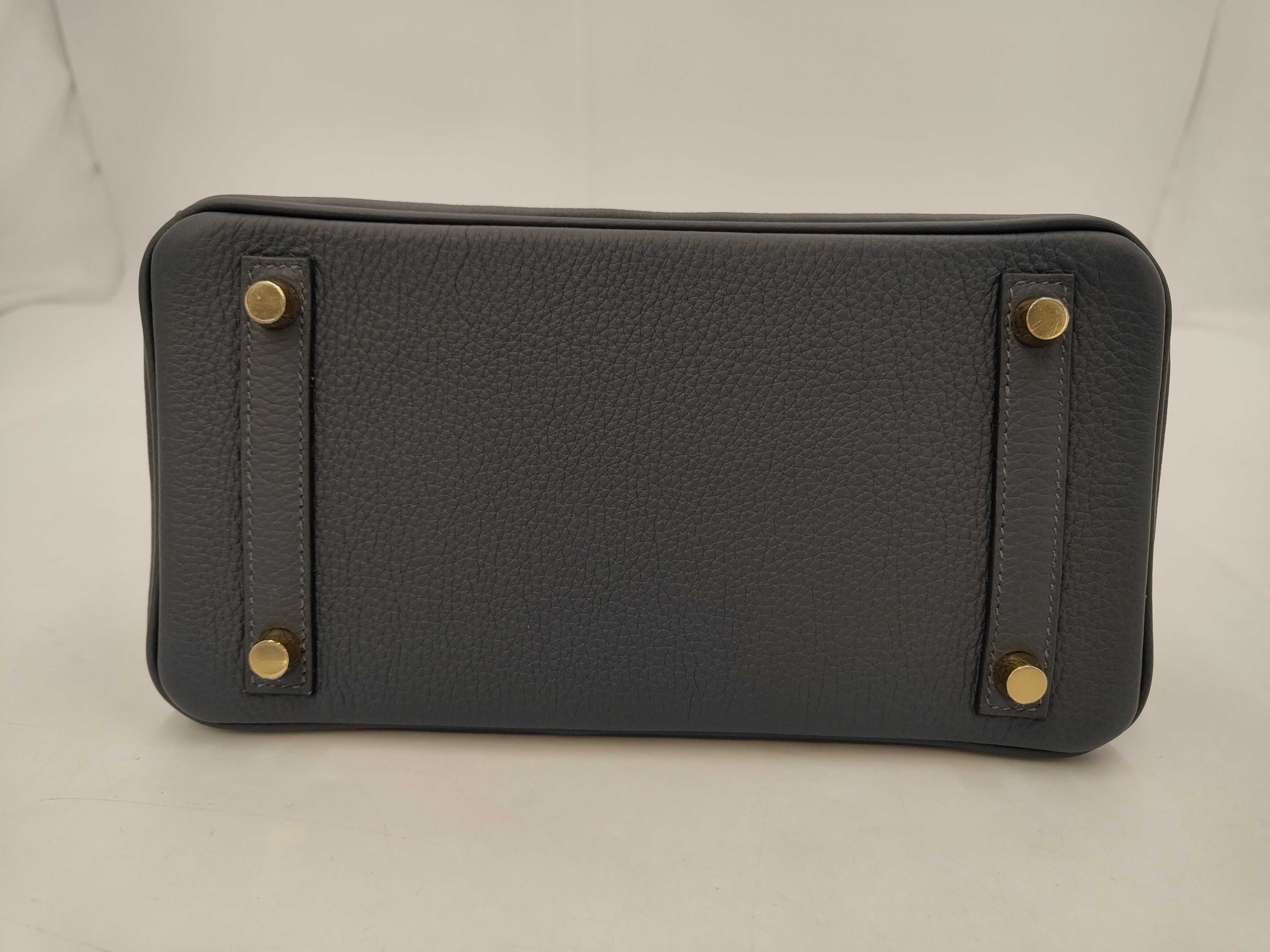 Birkin 25 Gris Misty, Gold Hardware, Gold Stamp, Togo Leather, Gray Handbag — view 3
