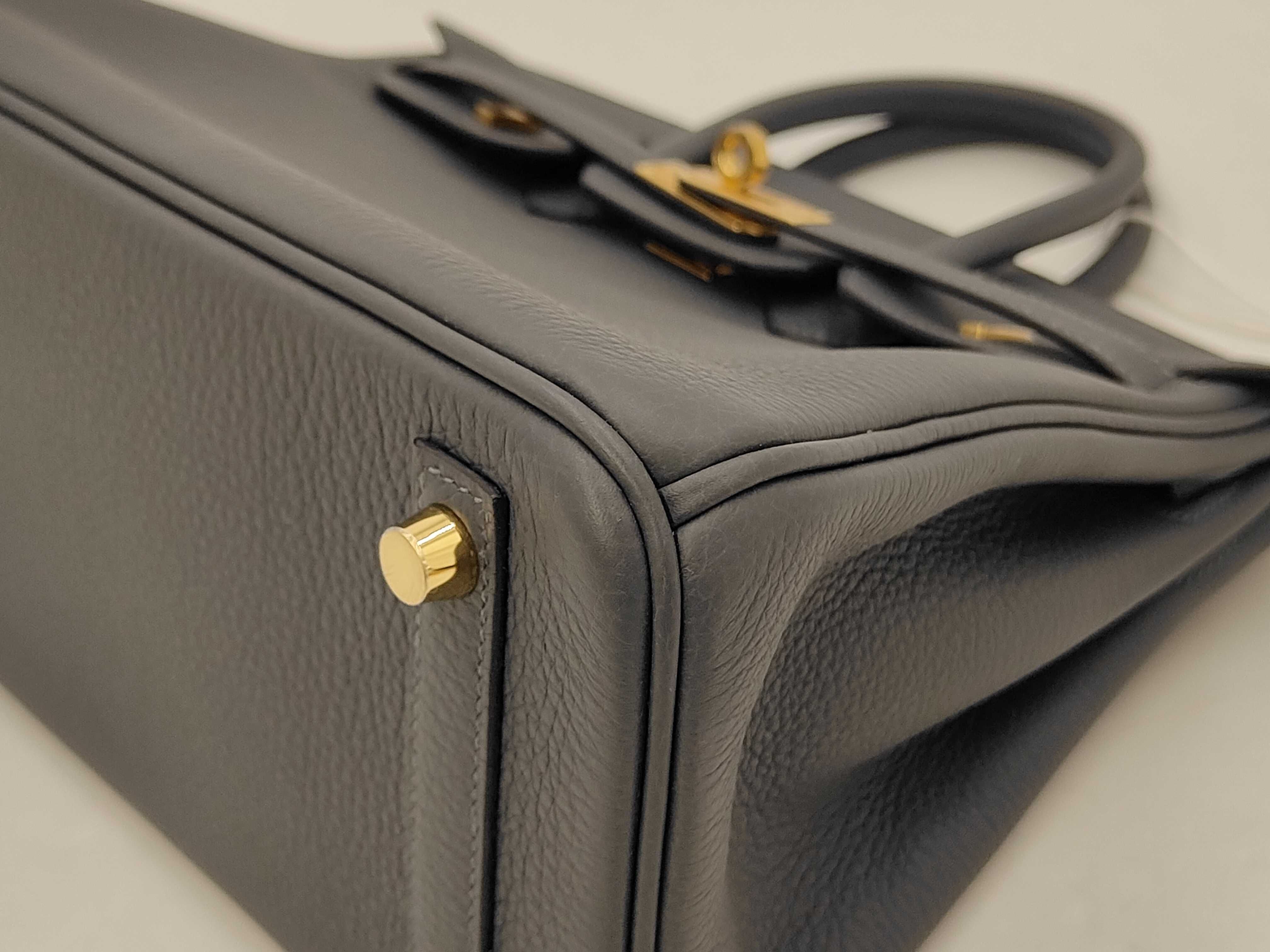 Birkin 25 Gris Misty, Gold Hardware, Gold Stamp, Togo Leather, Gray Handbag — view 4