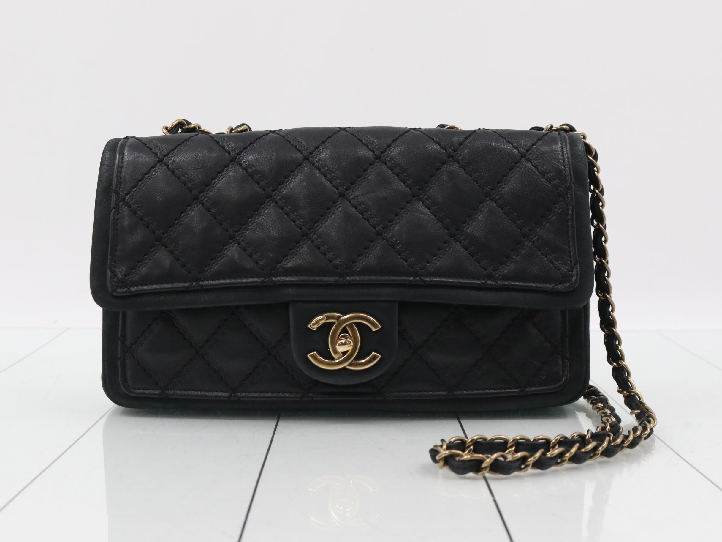 quilted Matelassé chain shoulder bag, serial number 19 series.