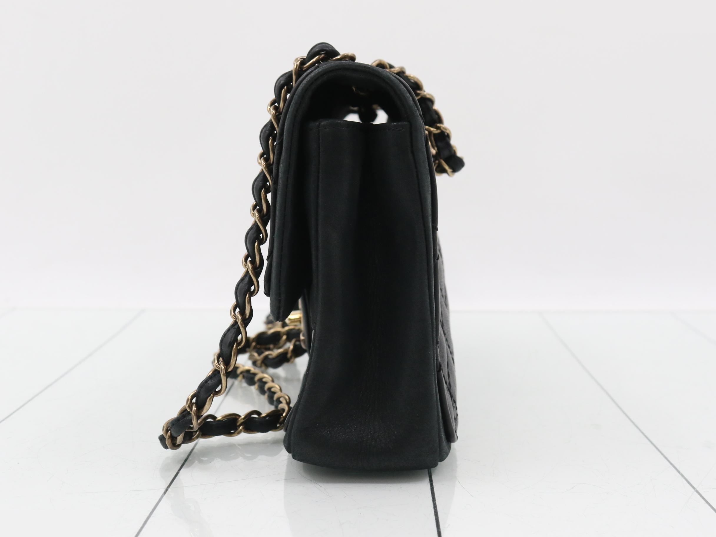 quilted Matelassé chain shoulder bag, serial number 19 series. — view 3