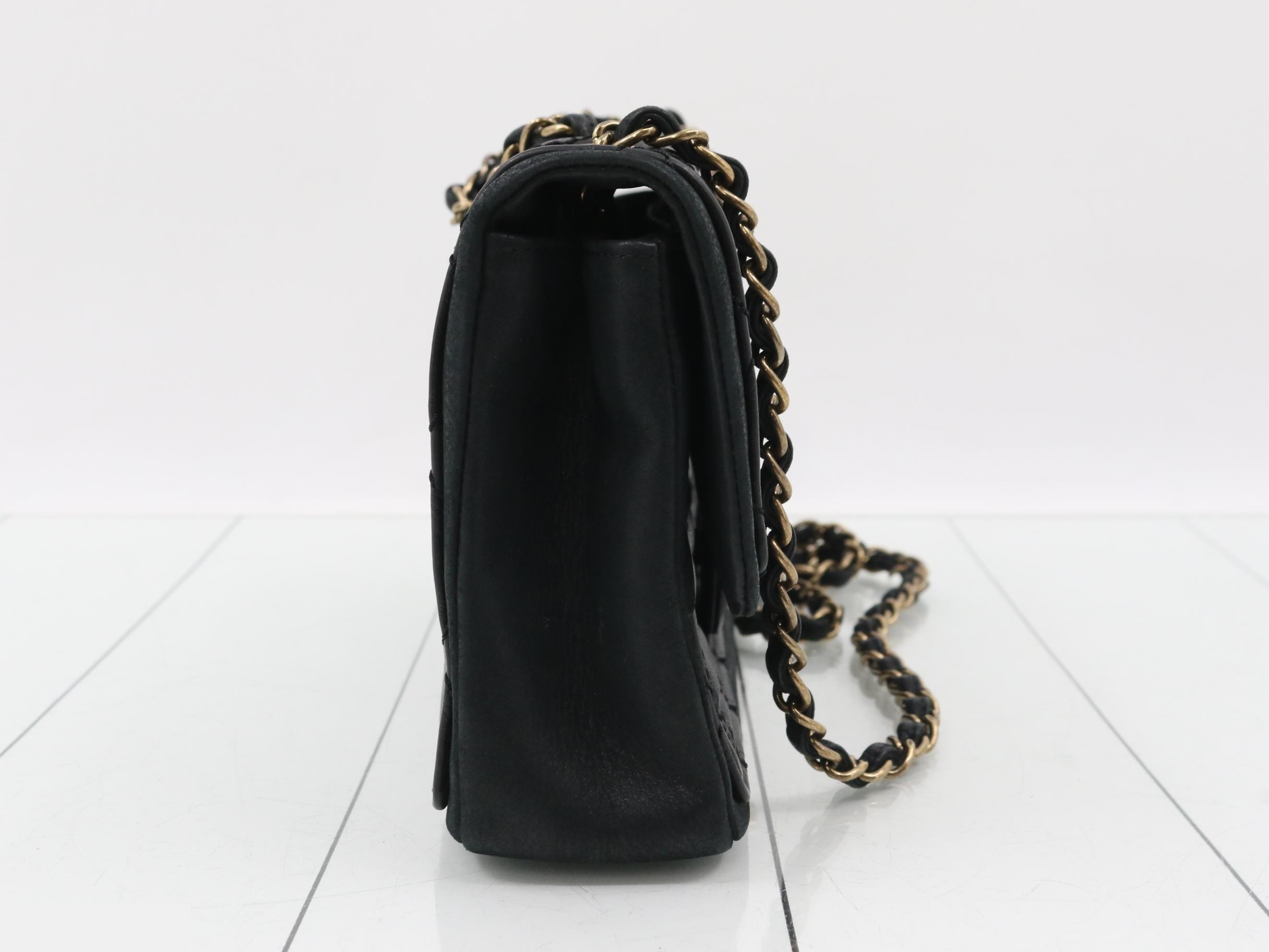 quilted Matelassé chain shoulder bag, serial number 19 series. — view 4