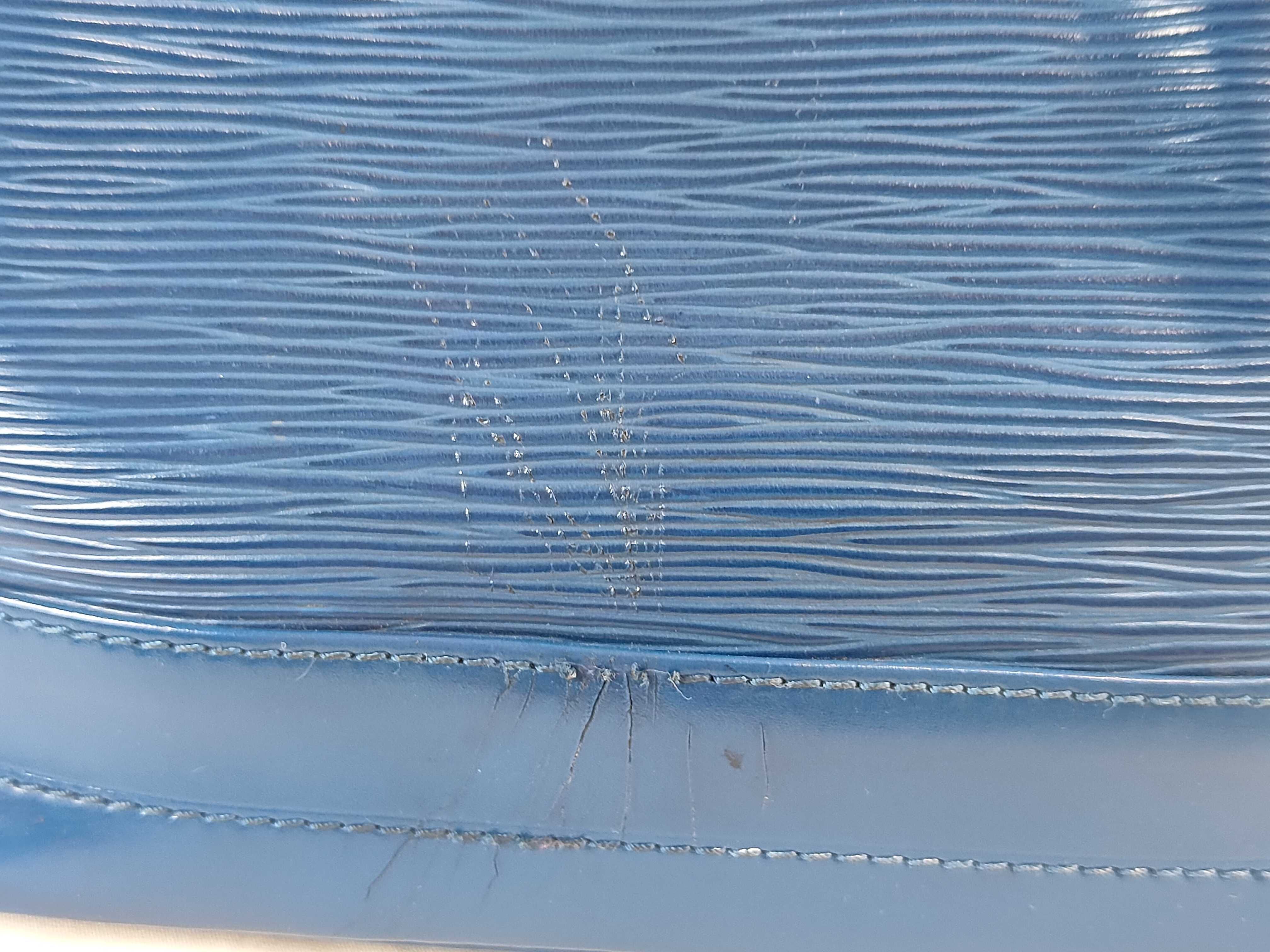 Epi Noé Epi Shoulder Bag — view 13