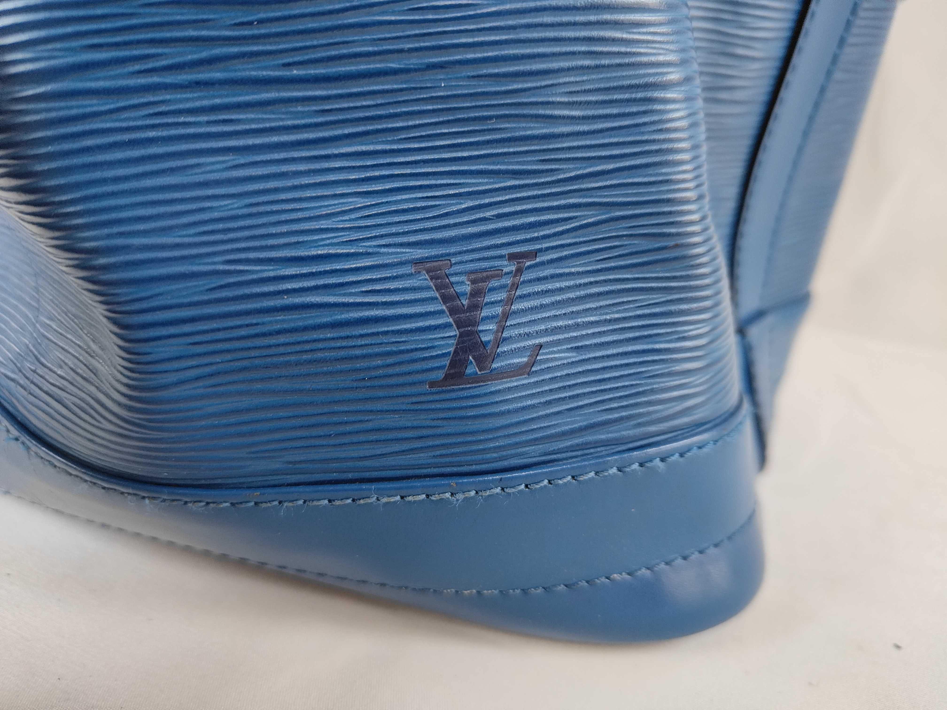 Epi Noé Epi Shoulder Bag — view 10