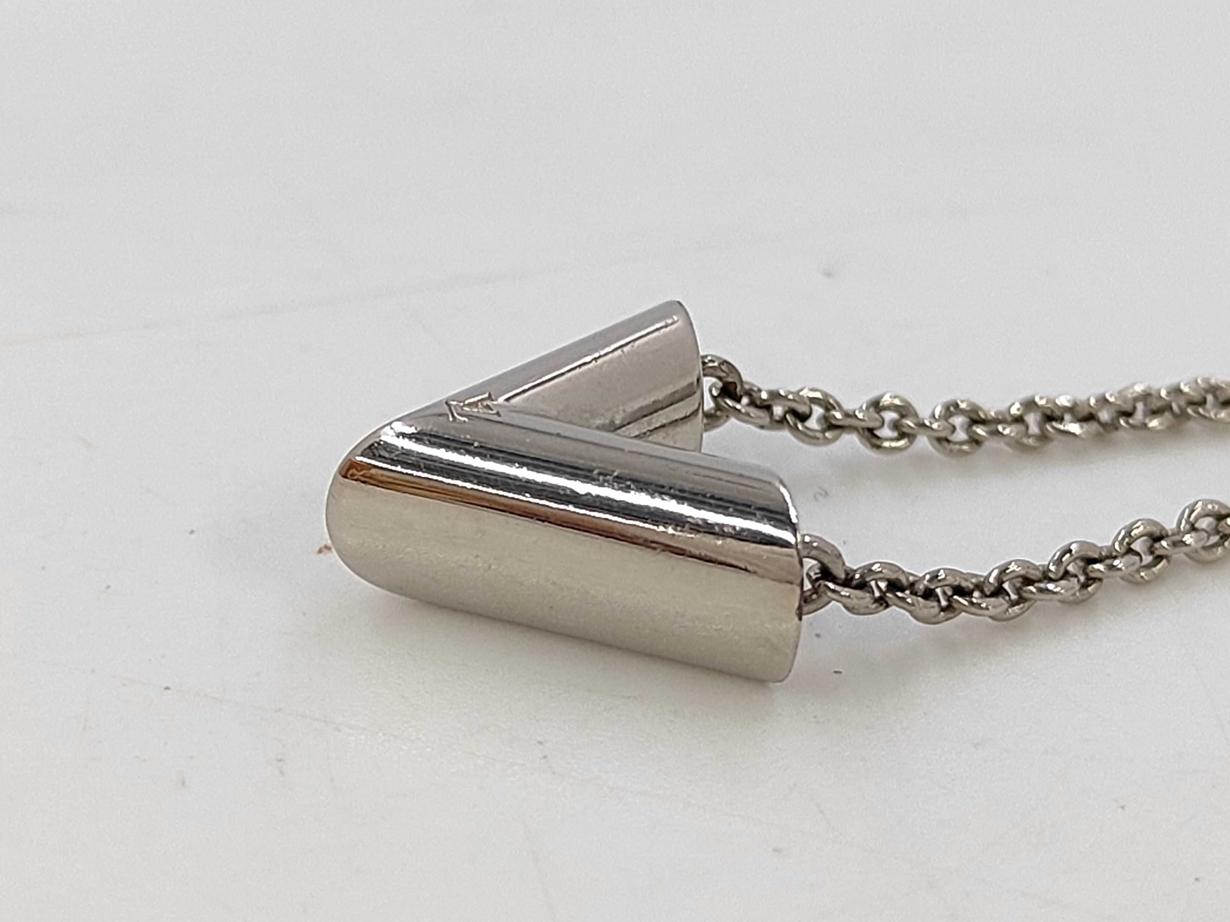 LV Essential V Necklace — view 2