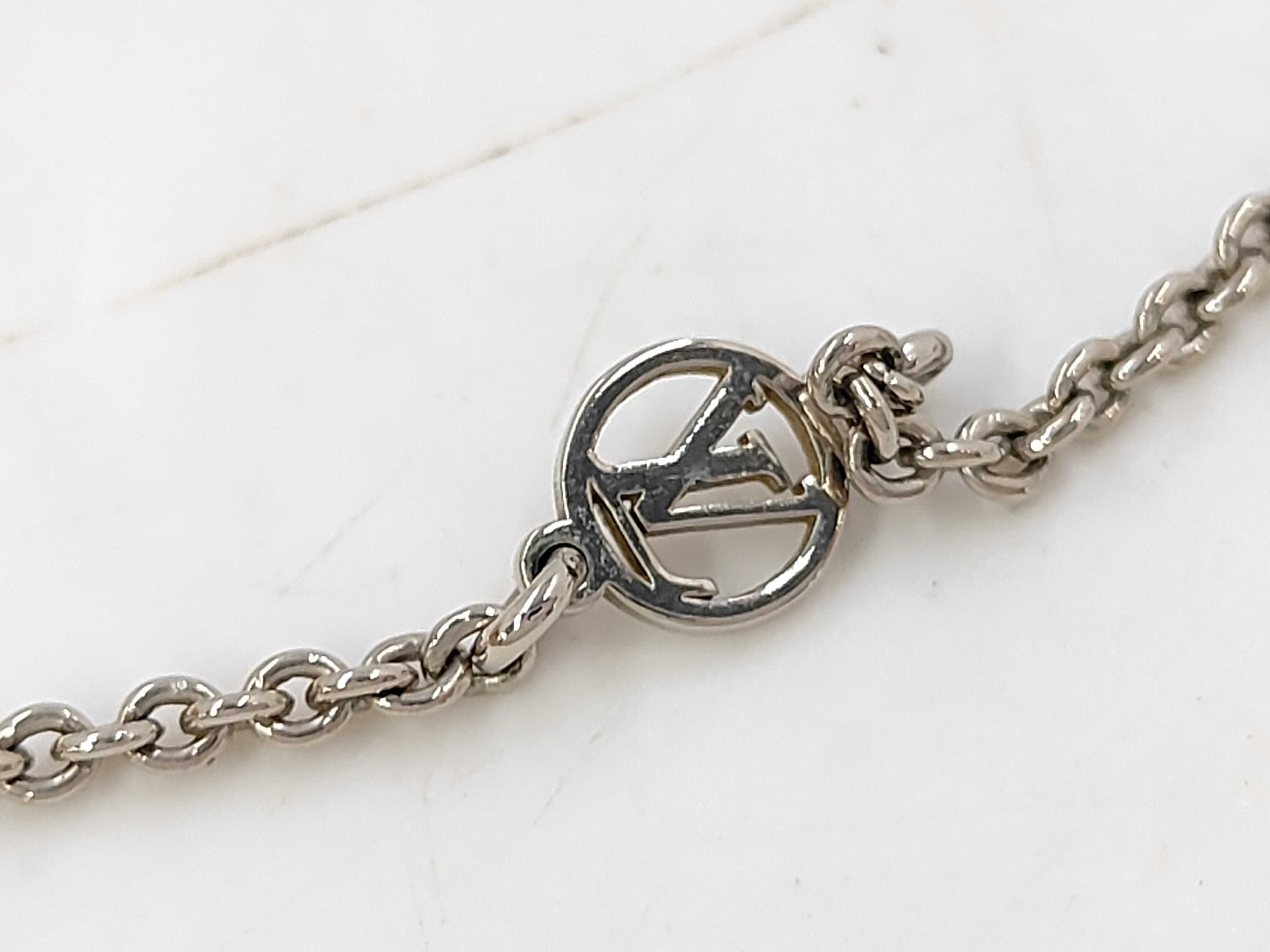 LV Essential V Necklace — view 3