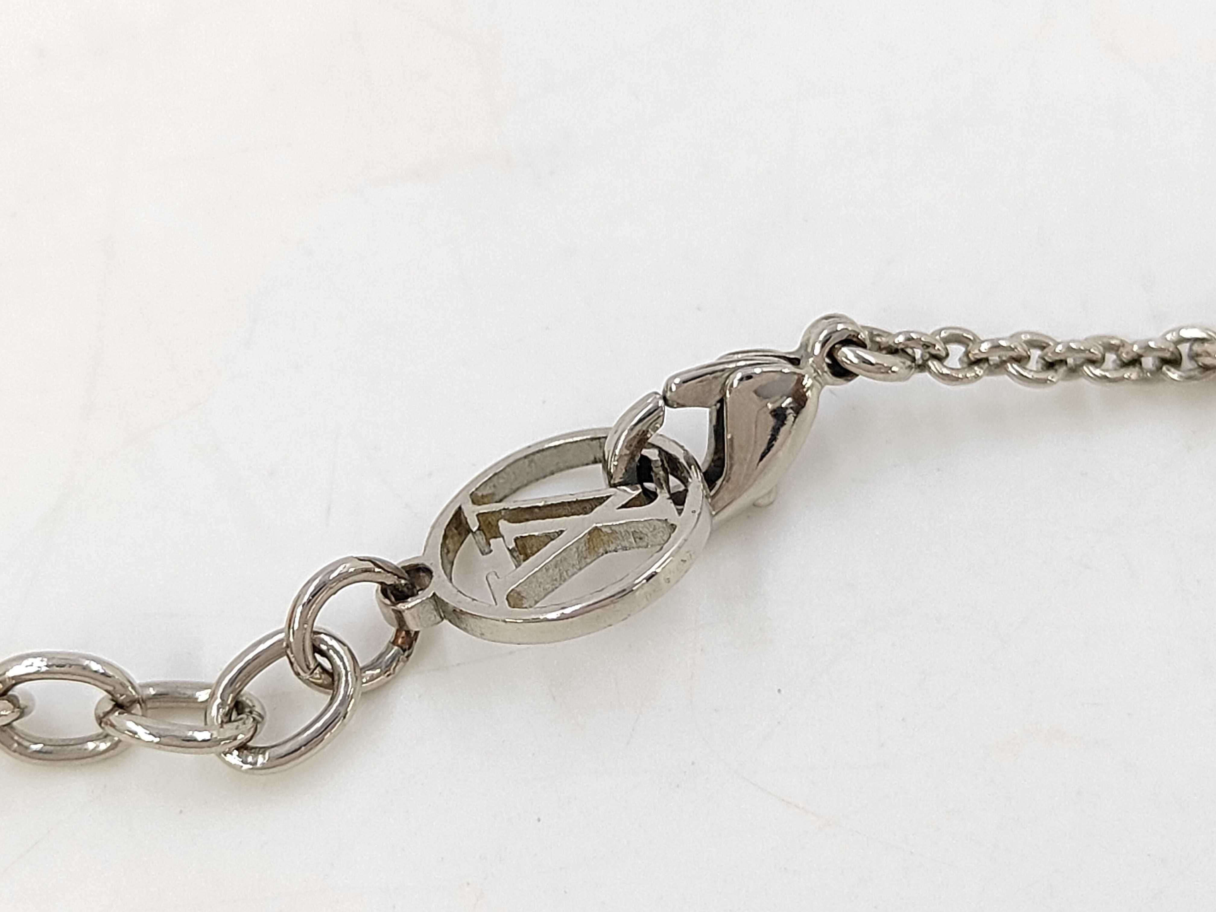 LV Essential V Necklace — view 5