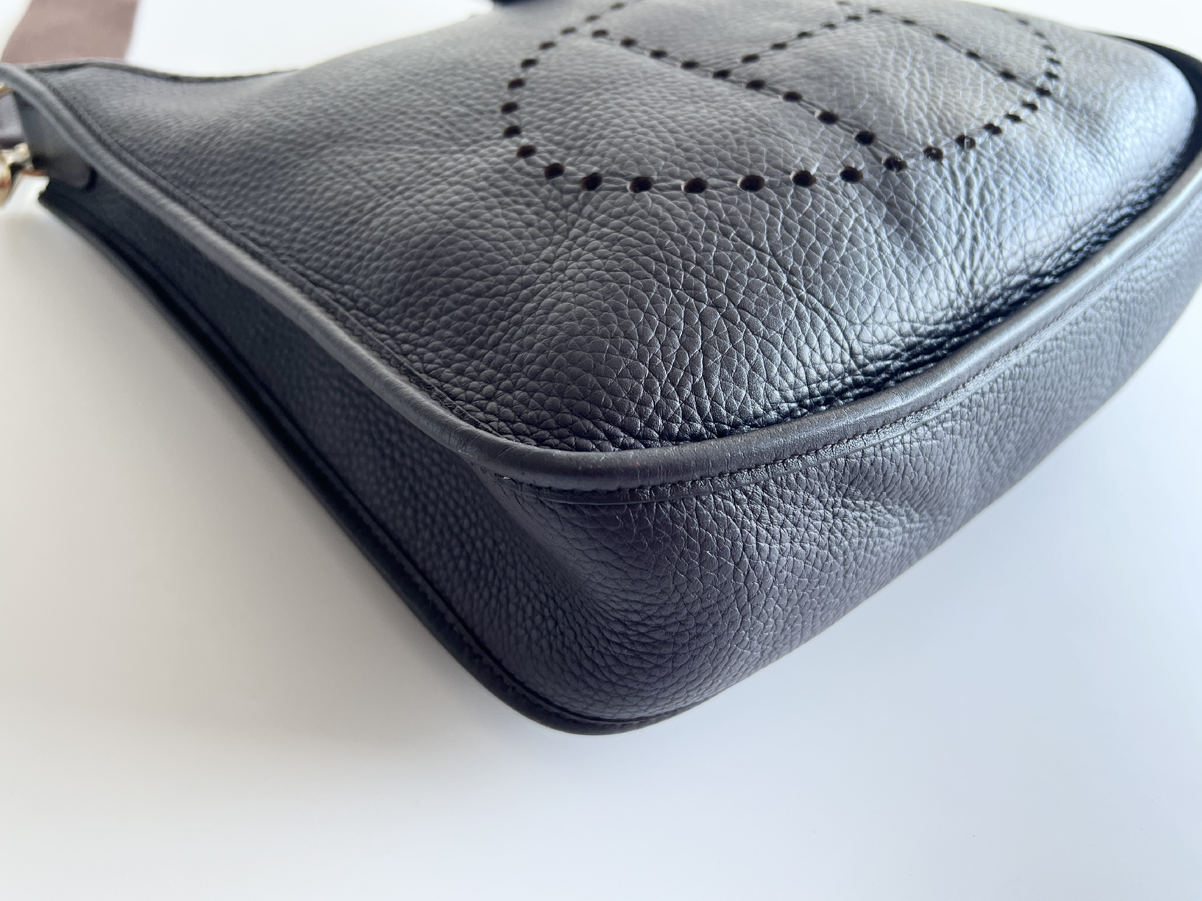 Evelyne 1 PM ( I stamp) Taurillon Clemence Leather Shoulder Bag, One-Shoulder Bag, Shoulder Bag — view 9