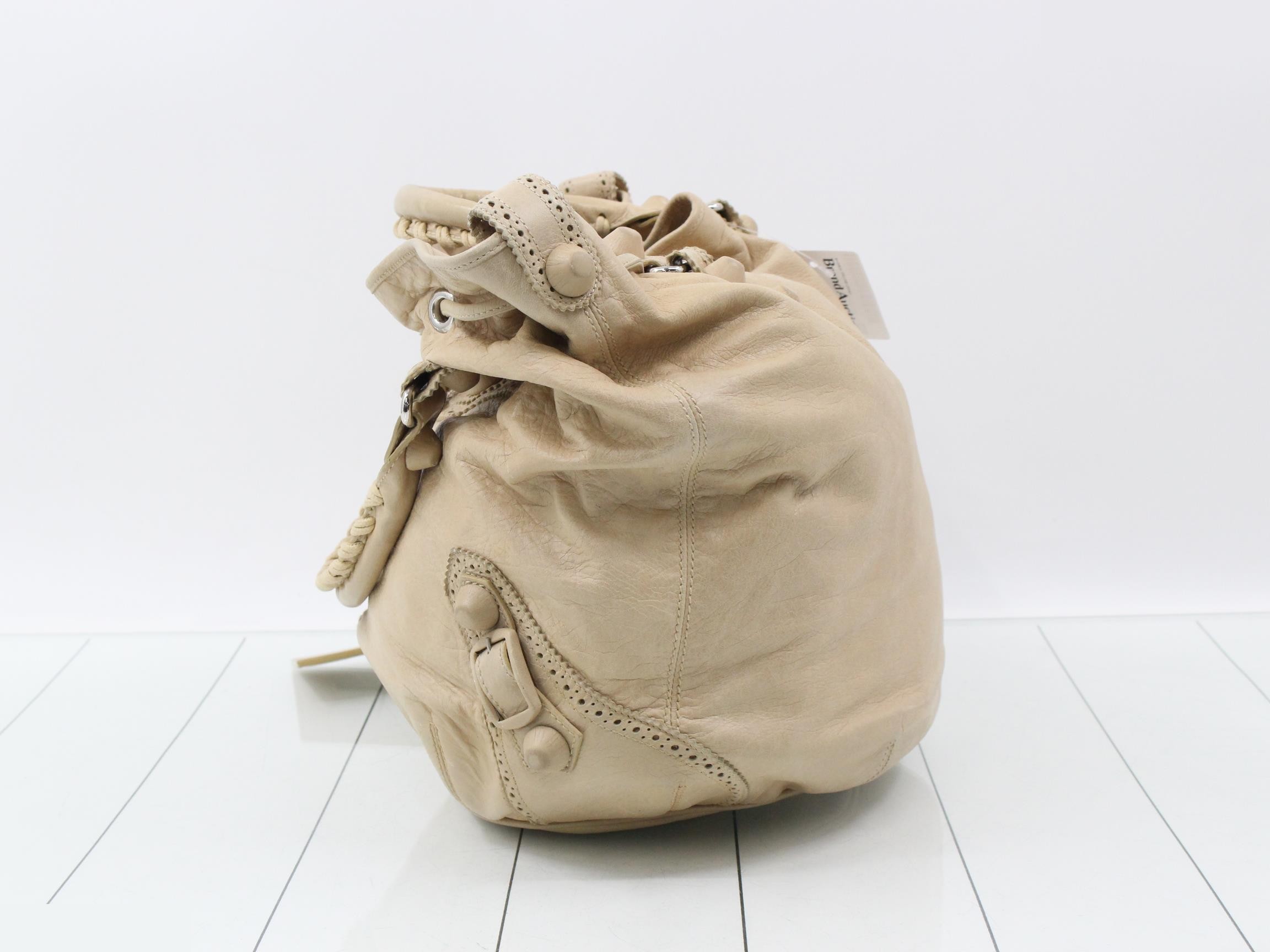 Classic (Bag) - Handbag — view 3