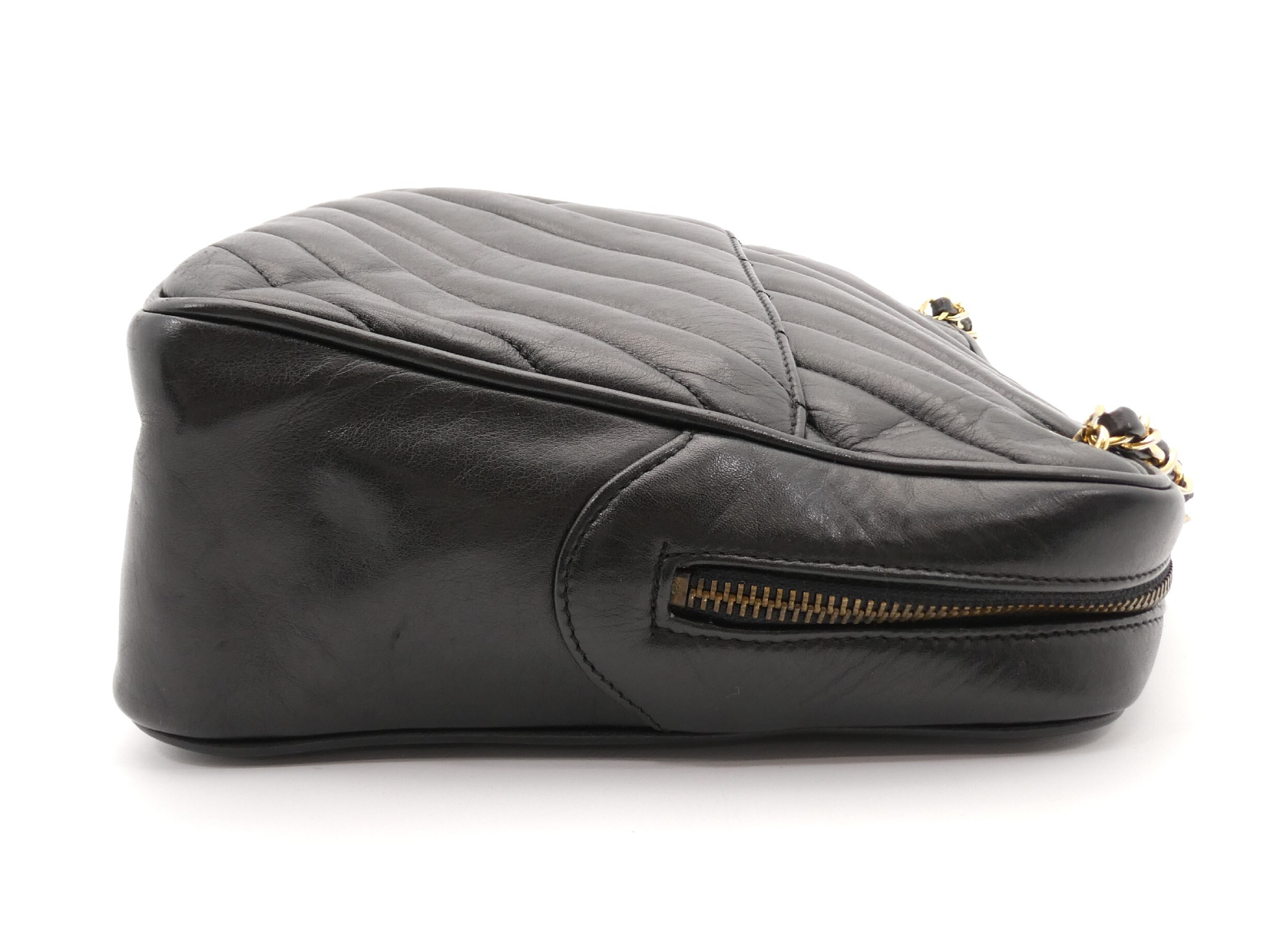 Chevron V-stitch Coco Mark Chain Shoulder Bag — view 4