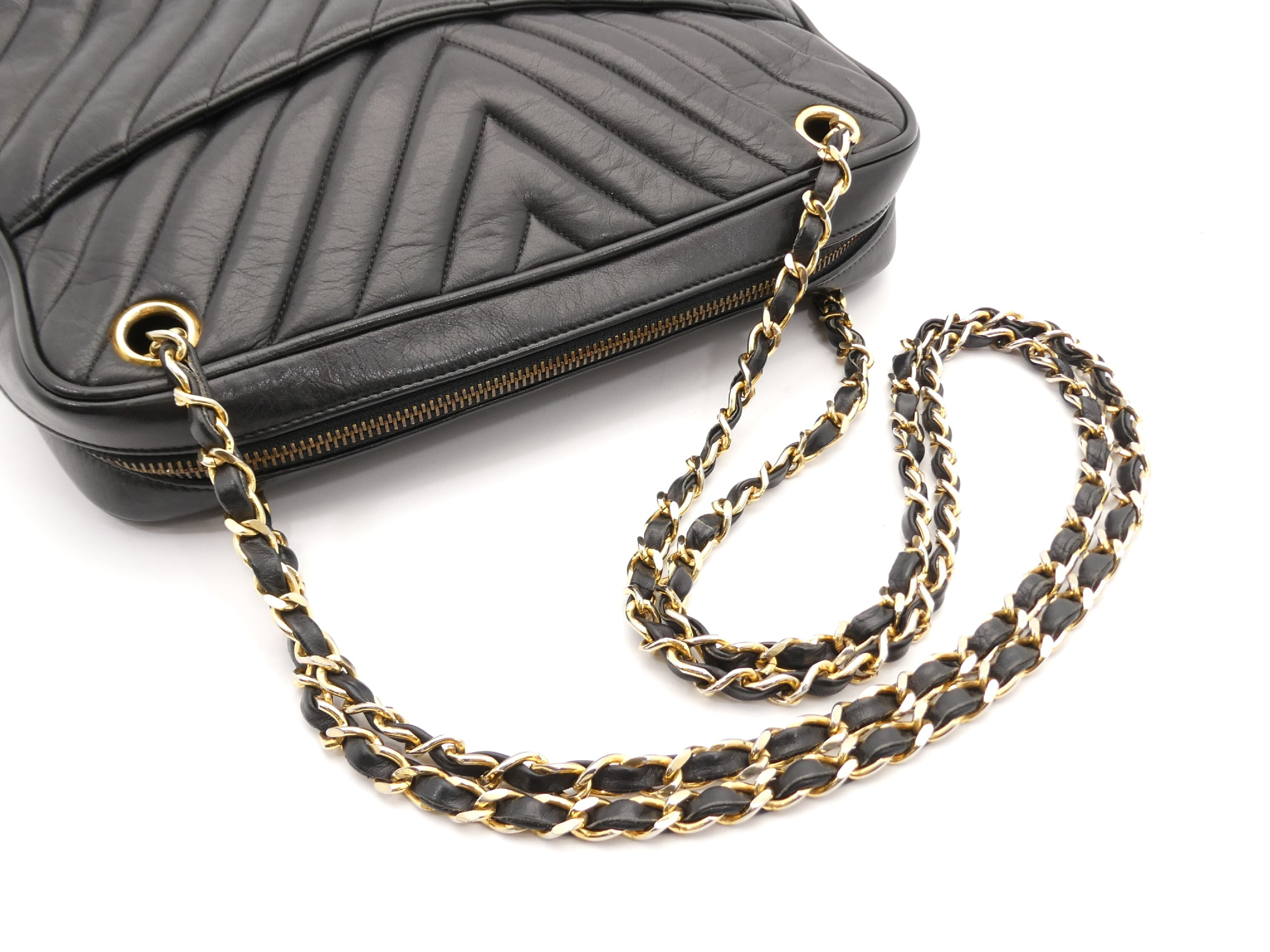 Chevron V-stitch Coco Mark Chain Shoulder Bag — view 6