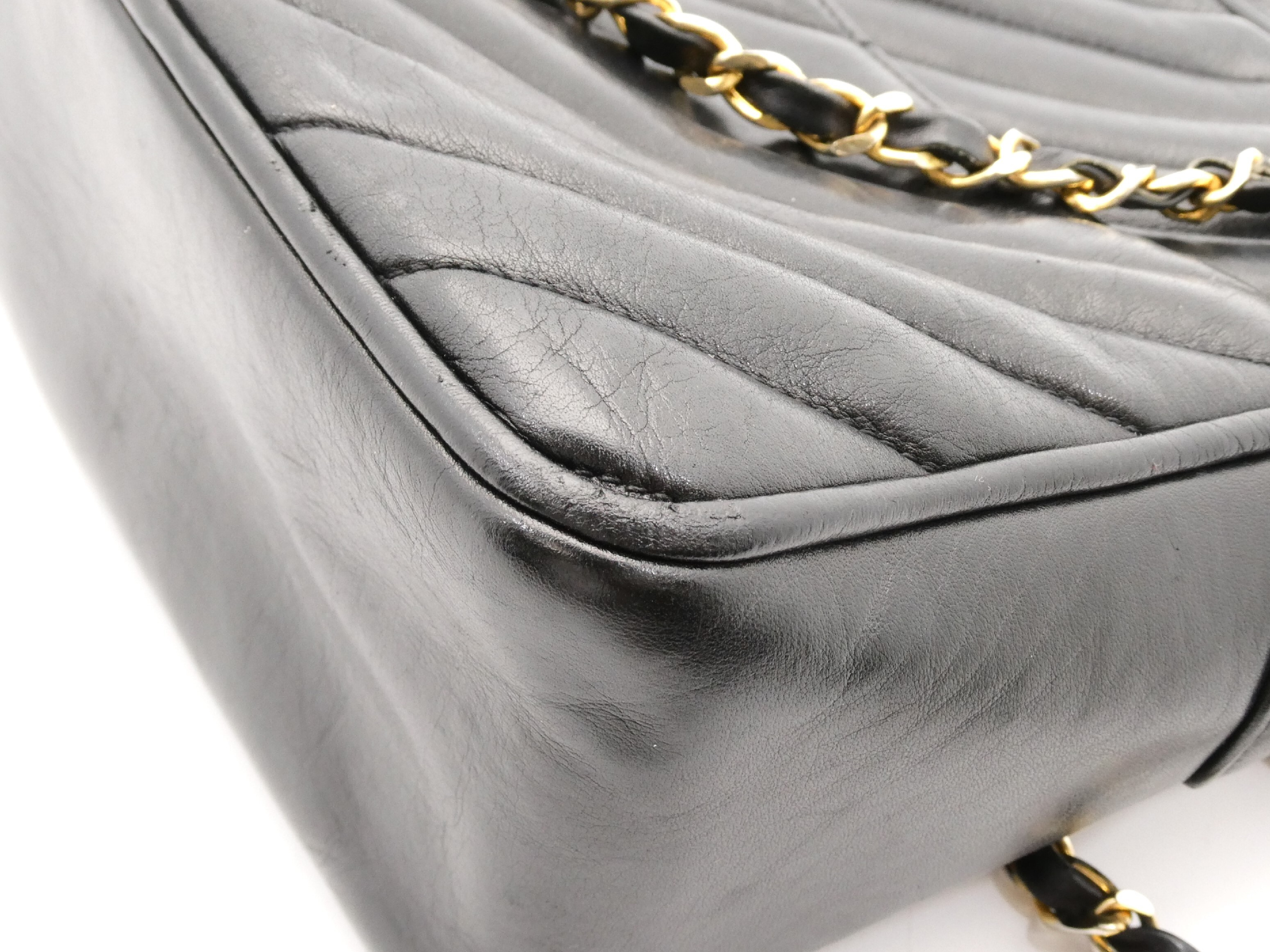 Chevron V-stitch Coco Mark Chain Shoulder Bag — view 10