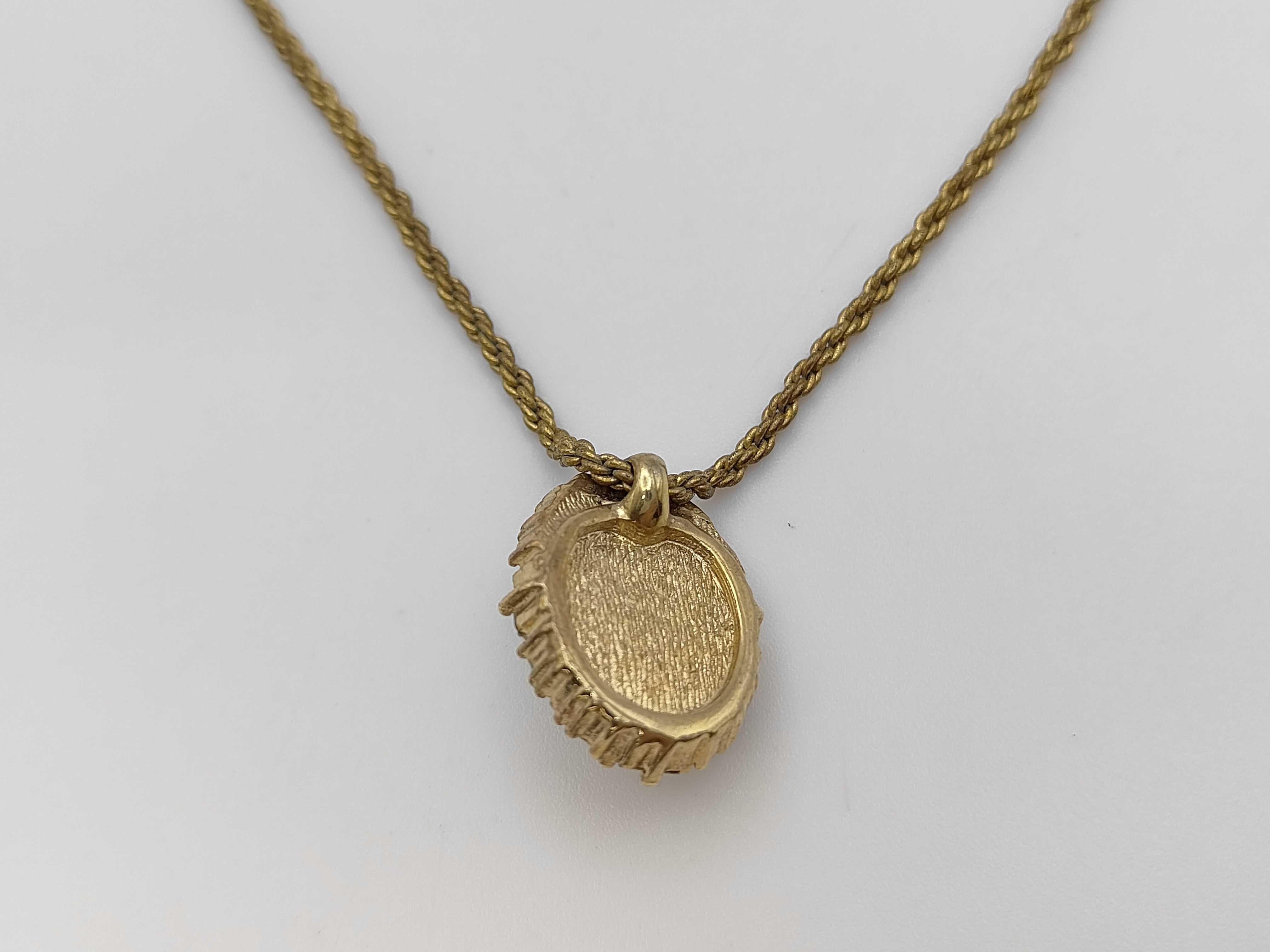 necklace — view 2