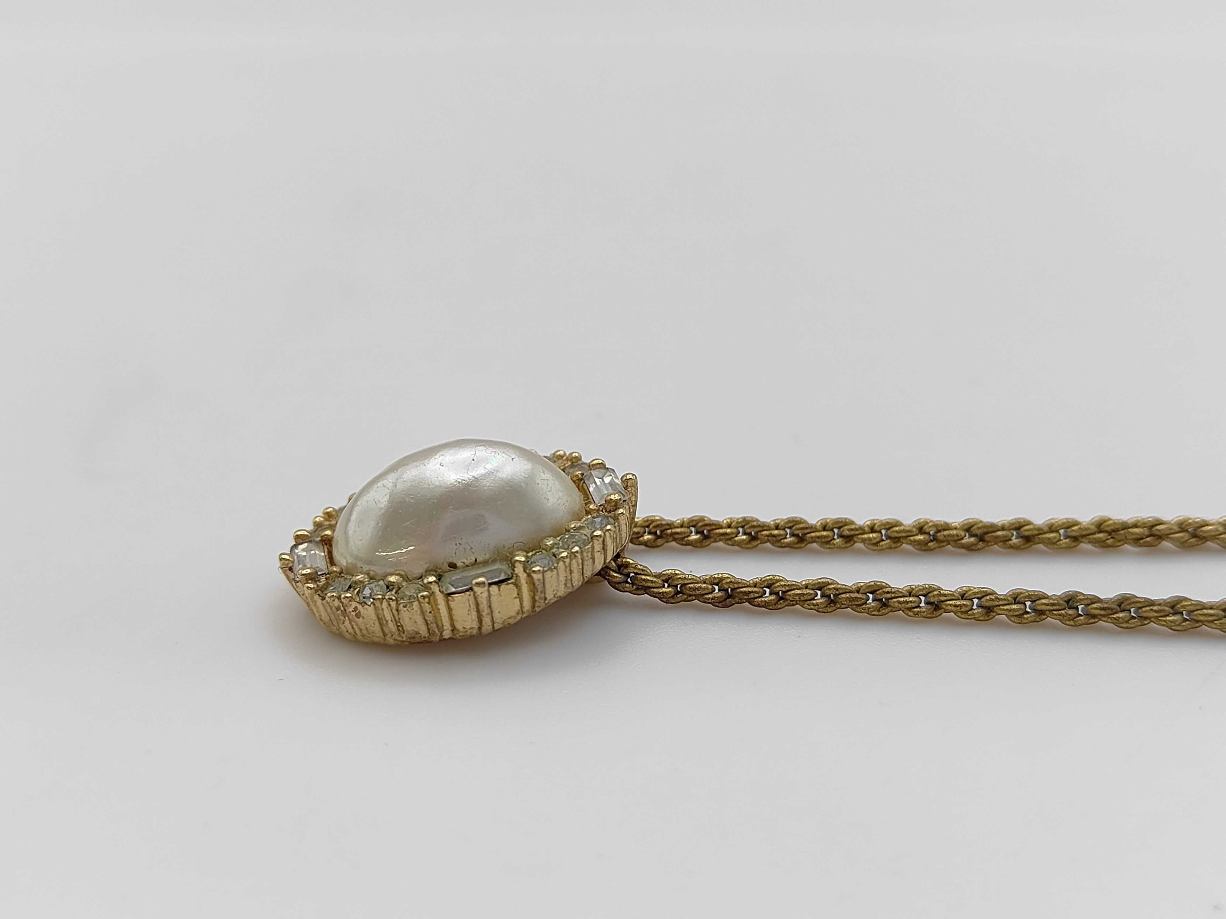 necklace — view 3