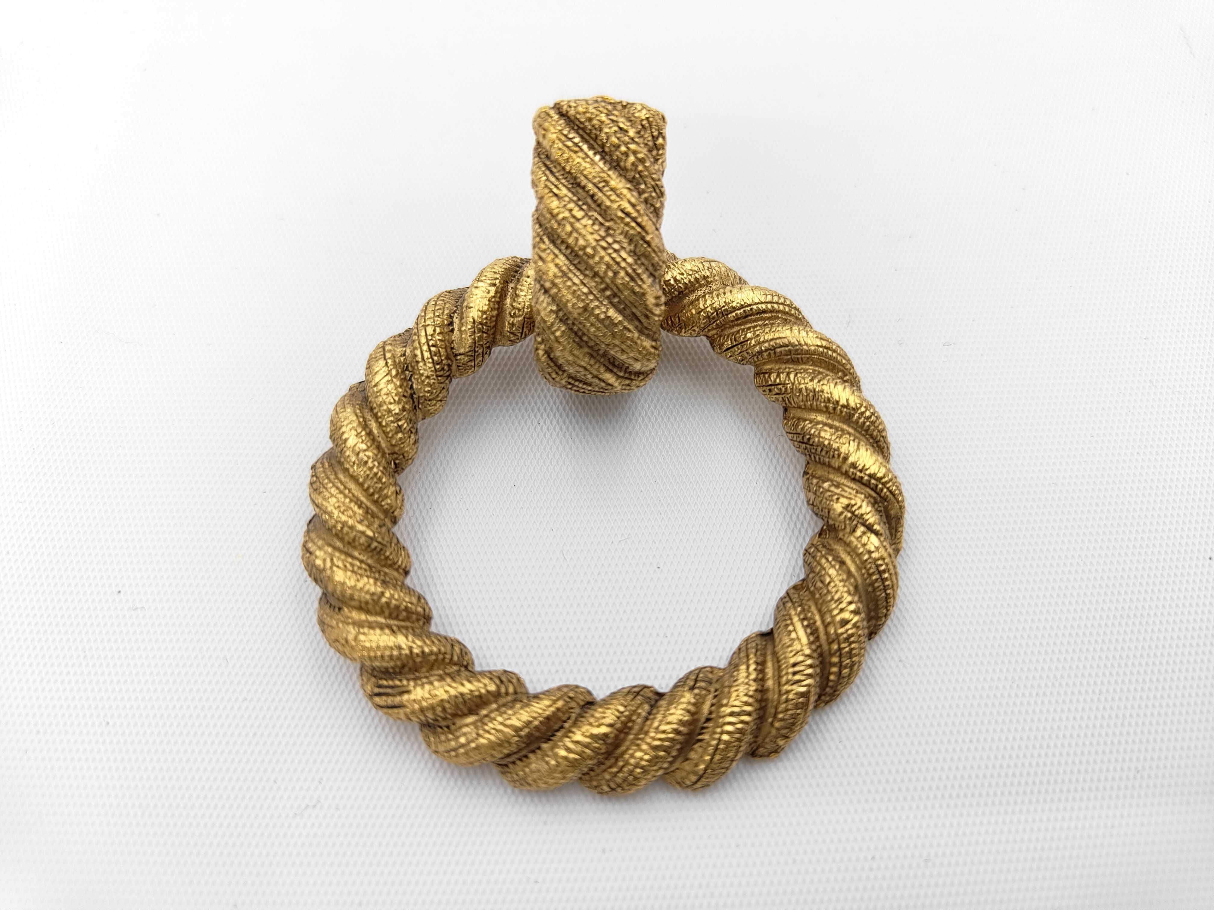 hoop earring (single earring)