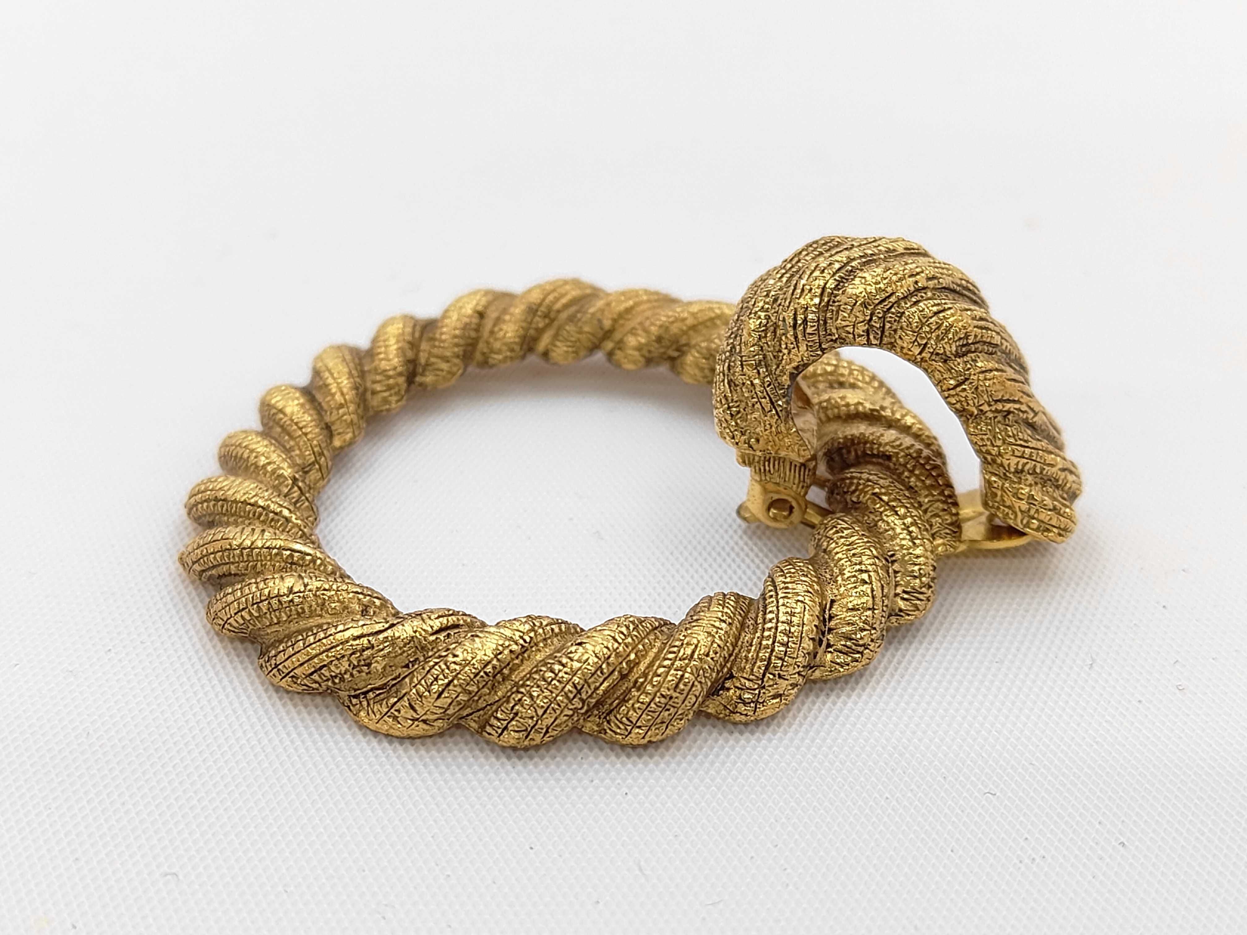 hoop earring (single earring) — view 3