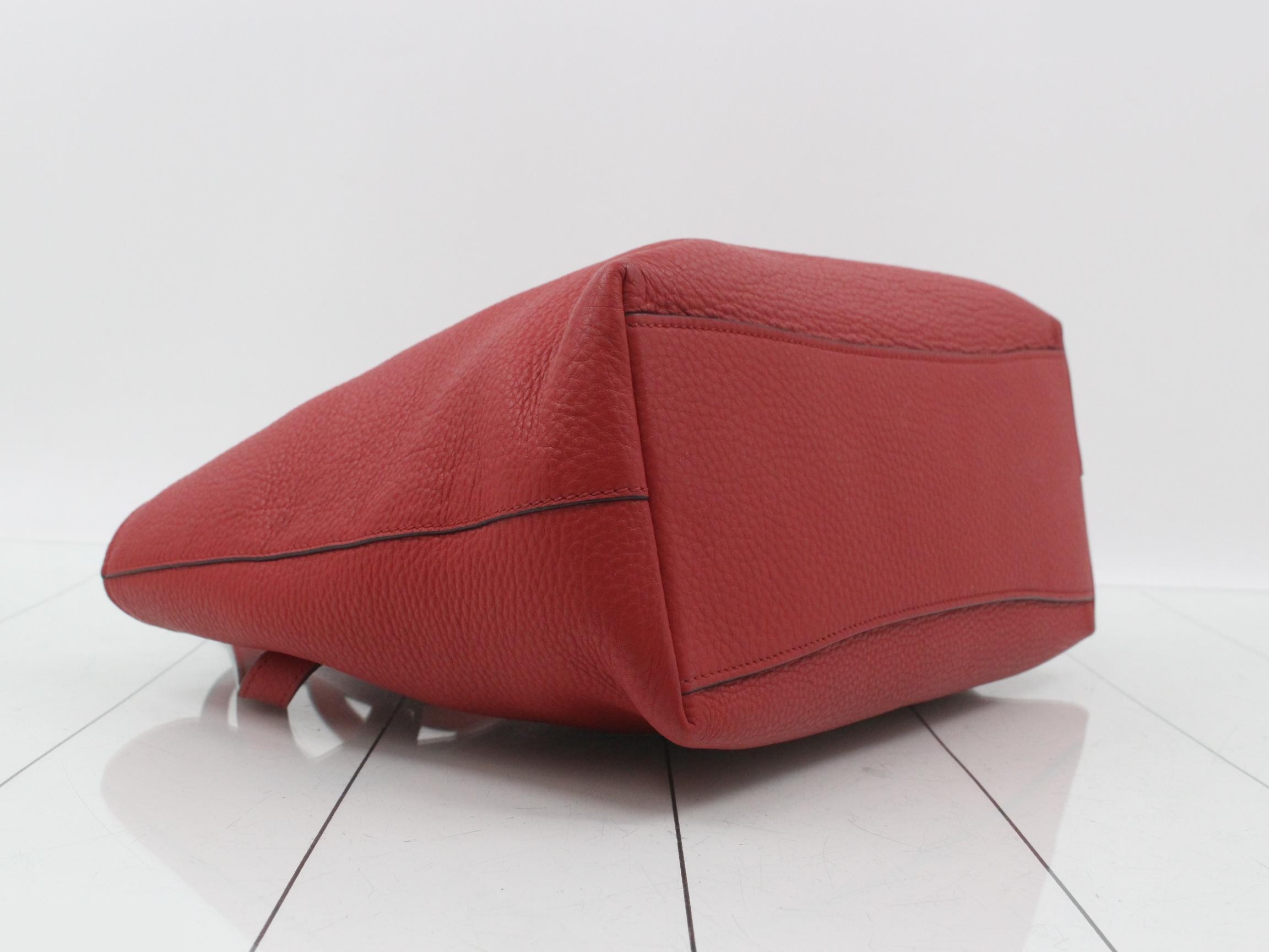 Logo embossed leather tote bag — view 5