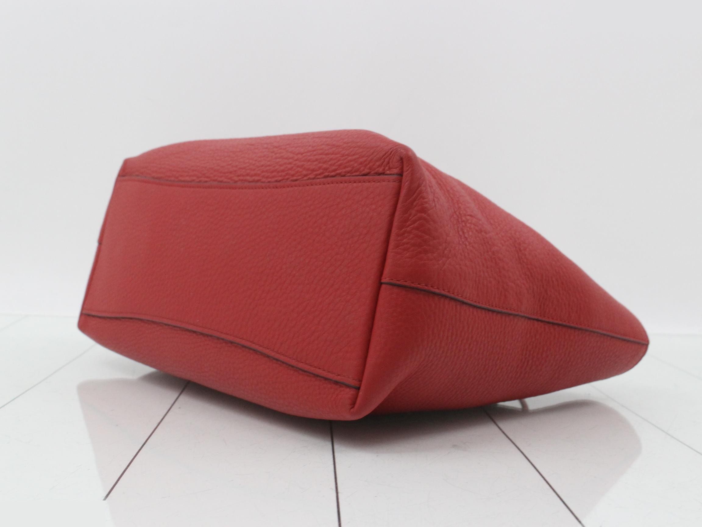 Logo embossed leather tote bag — view 6