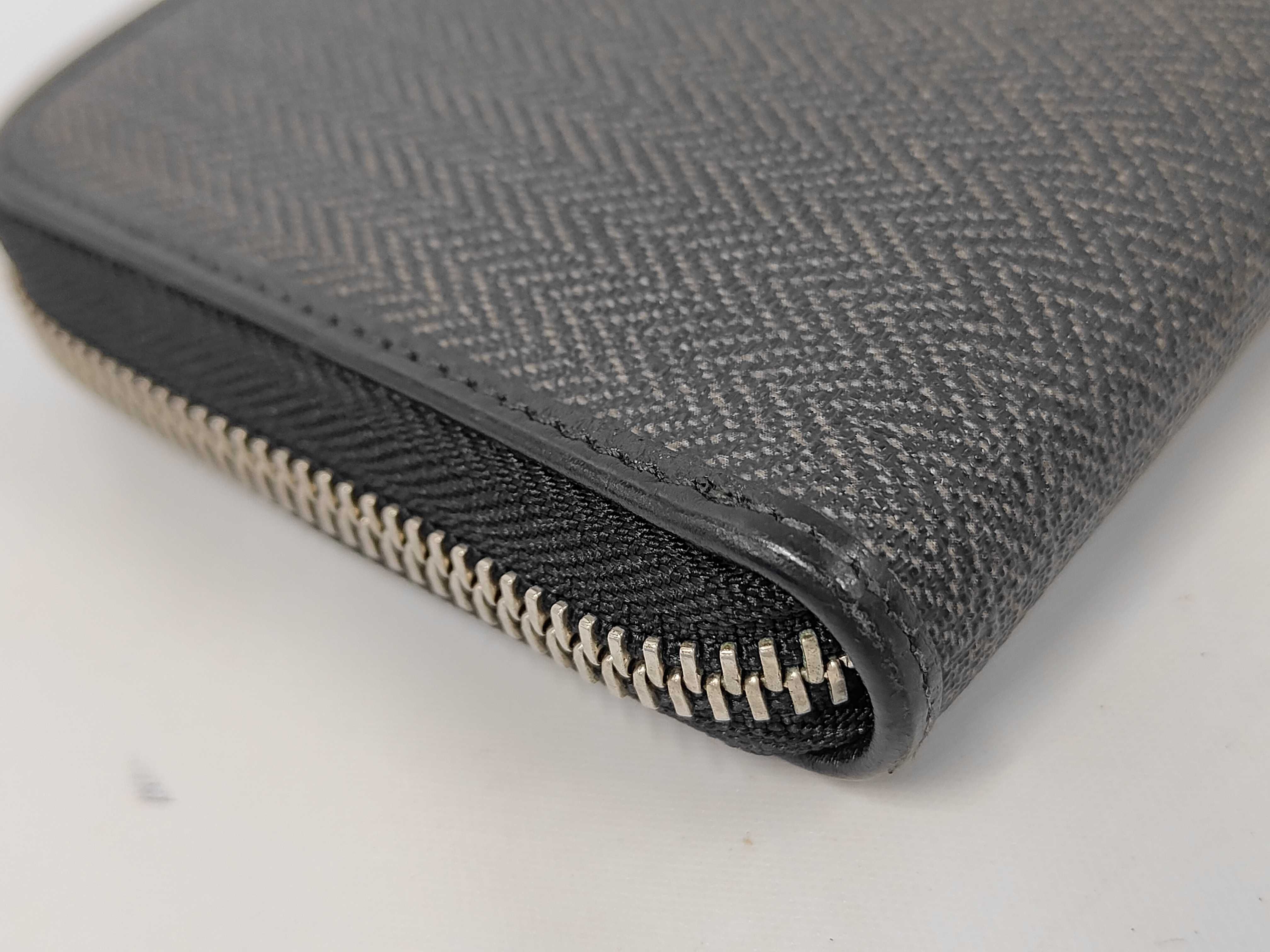 Bulgari Long Wallet, Round Leather, Black Wallet — view 3
