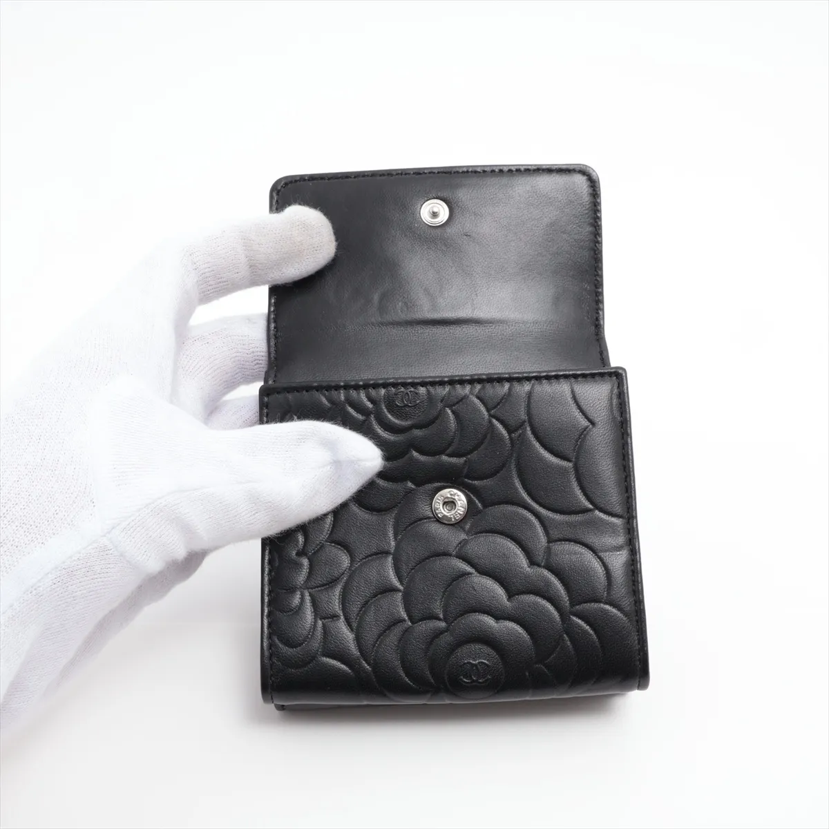 Camellia Lambskin Compact Wallet, Black with Silver Hardware, 11746401 — view 3