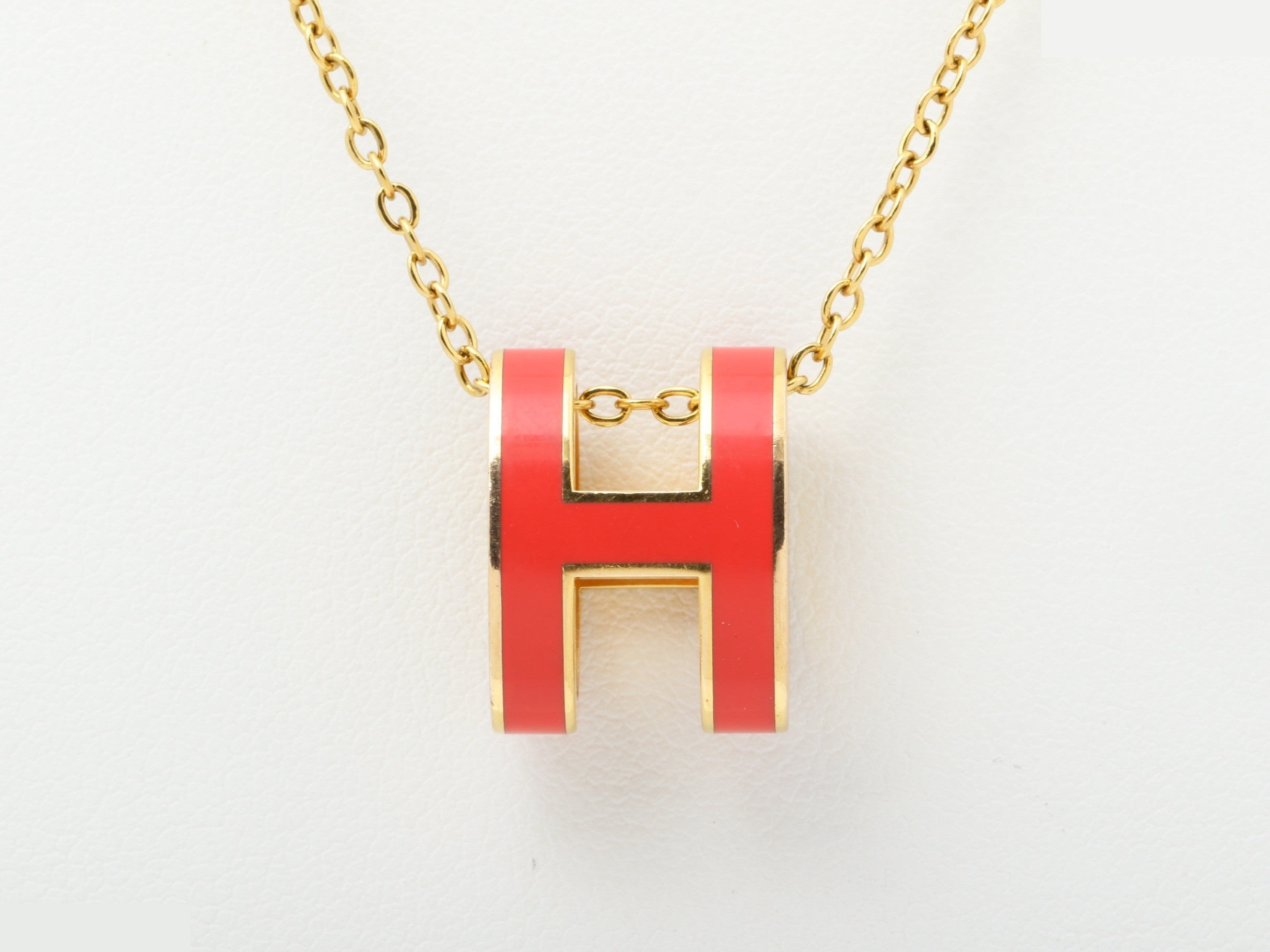 pop ash necklace