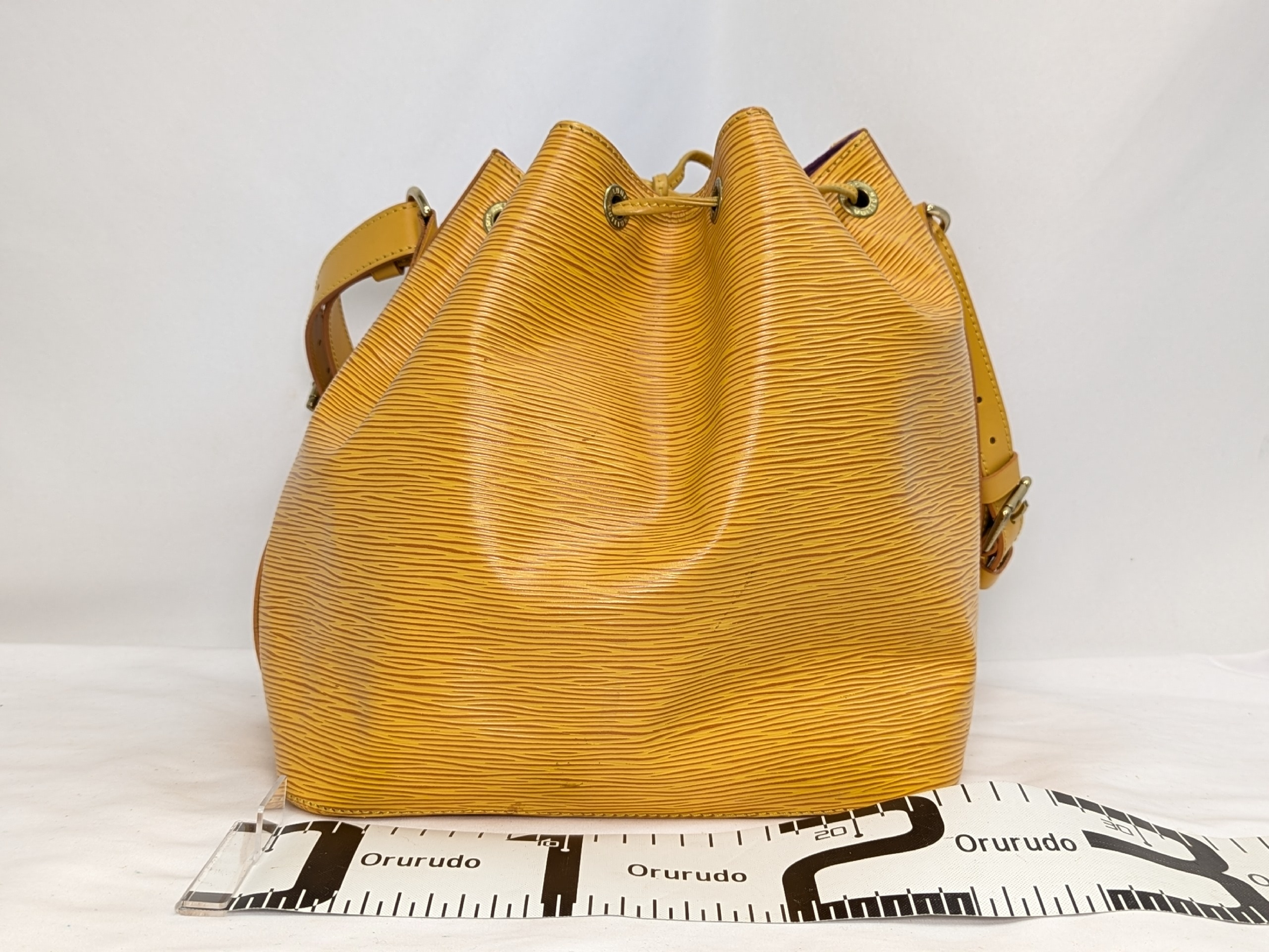Epi Petit Noé Shoulder Bag — view 2