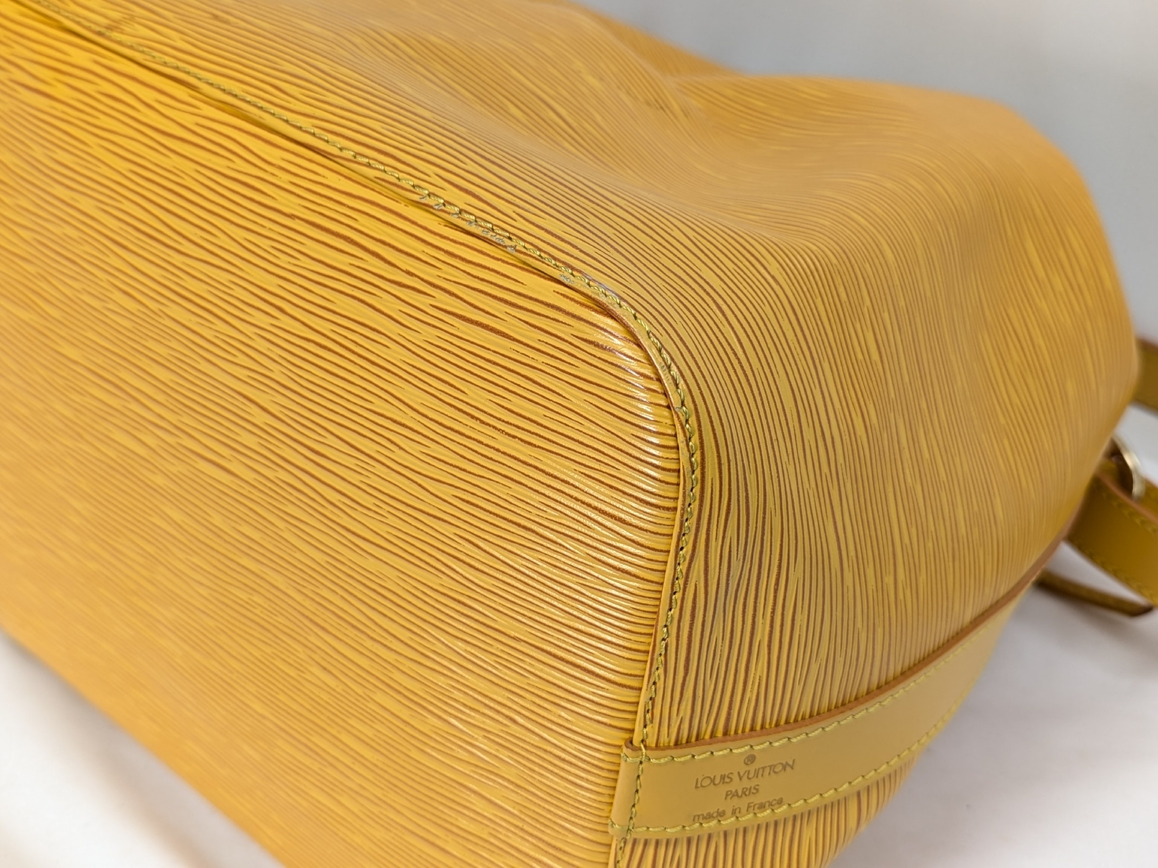 Epi Petit Noé Shoulder Bag — view 4