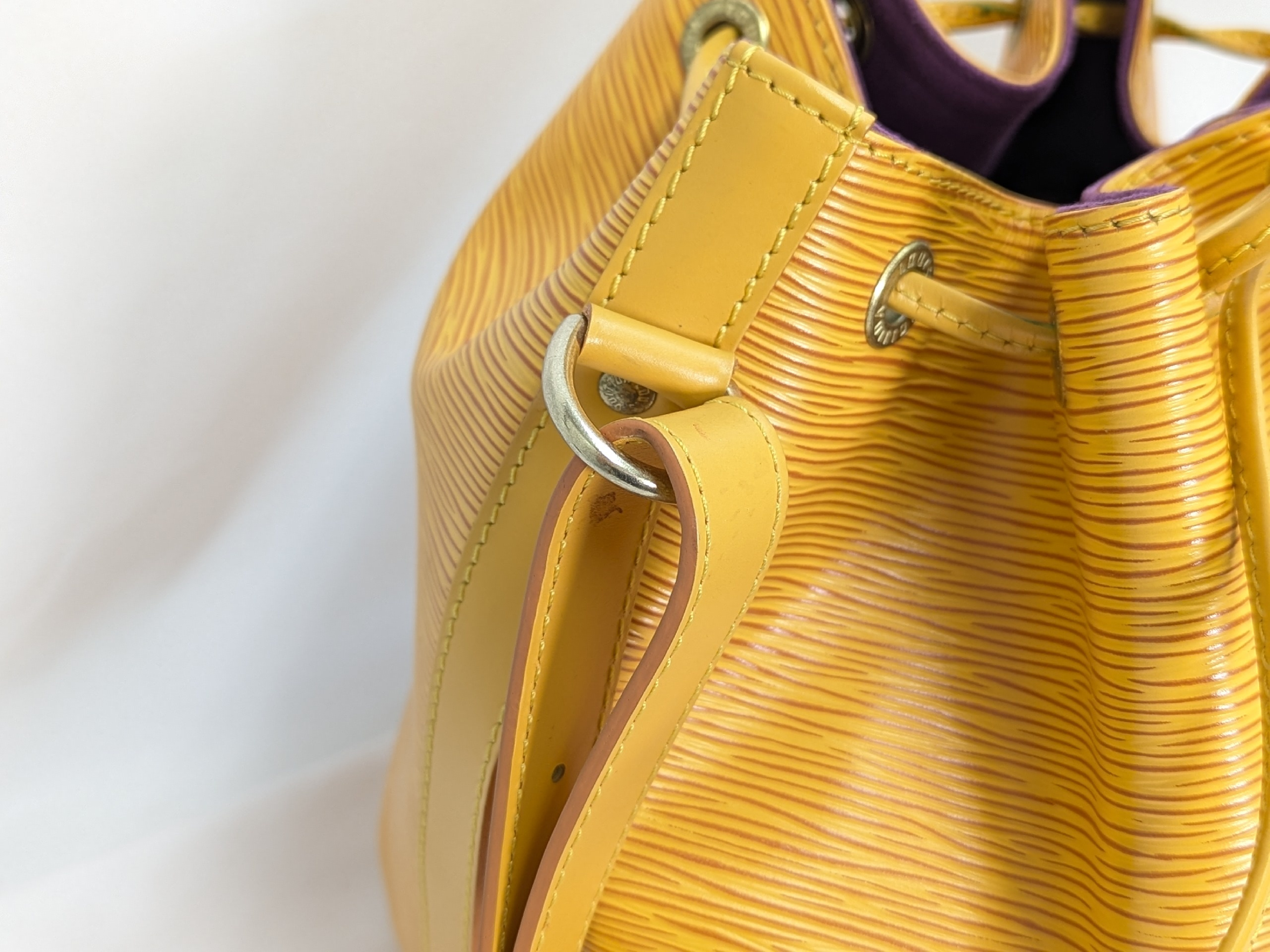Epi Petit Noé Shoulder Bag — view 7
