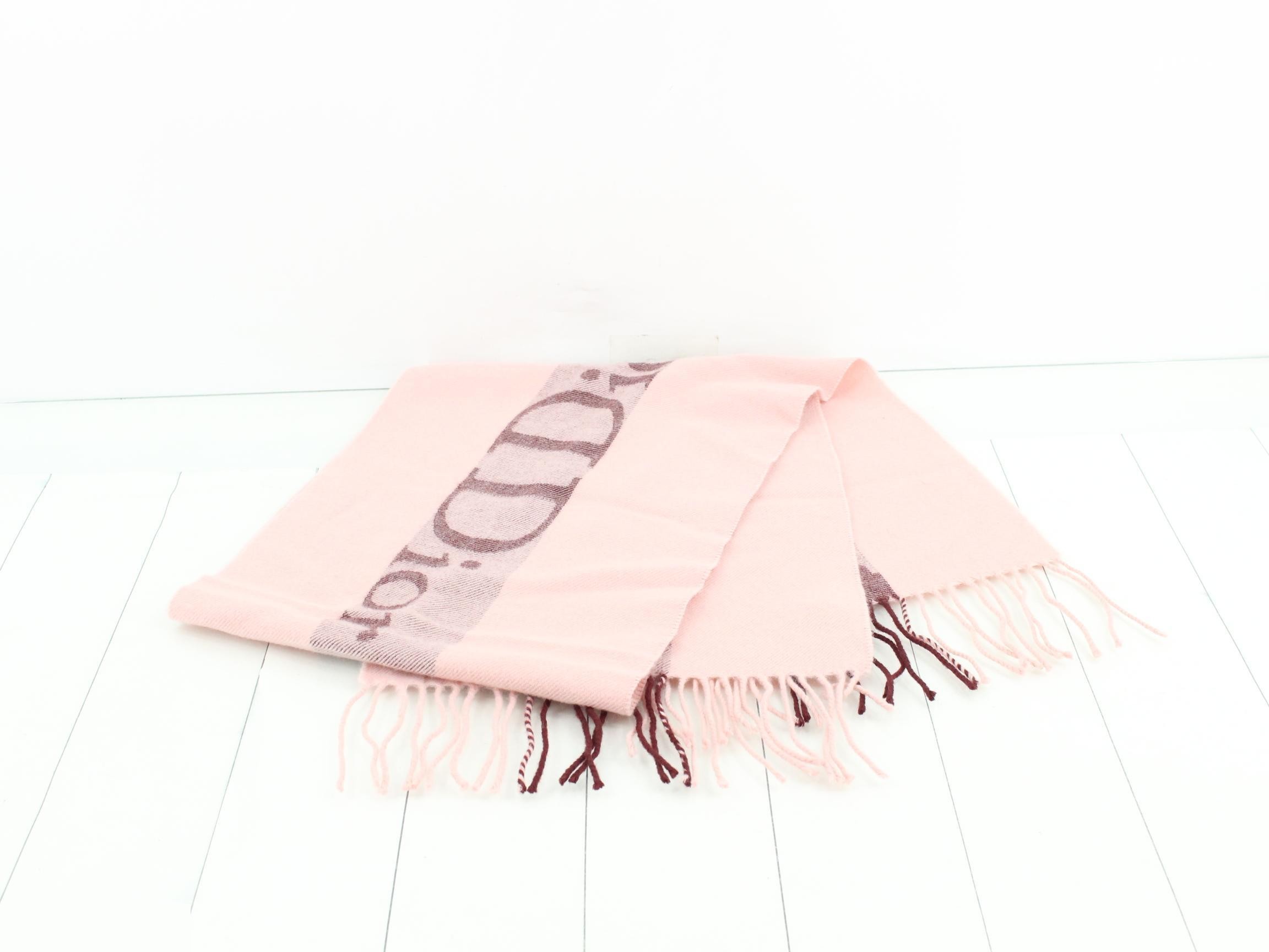 Other lines: Small items, accessories, and scarves — view 3