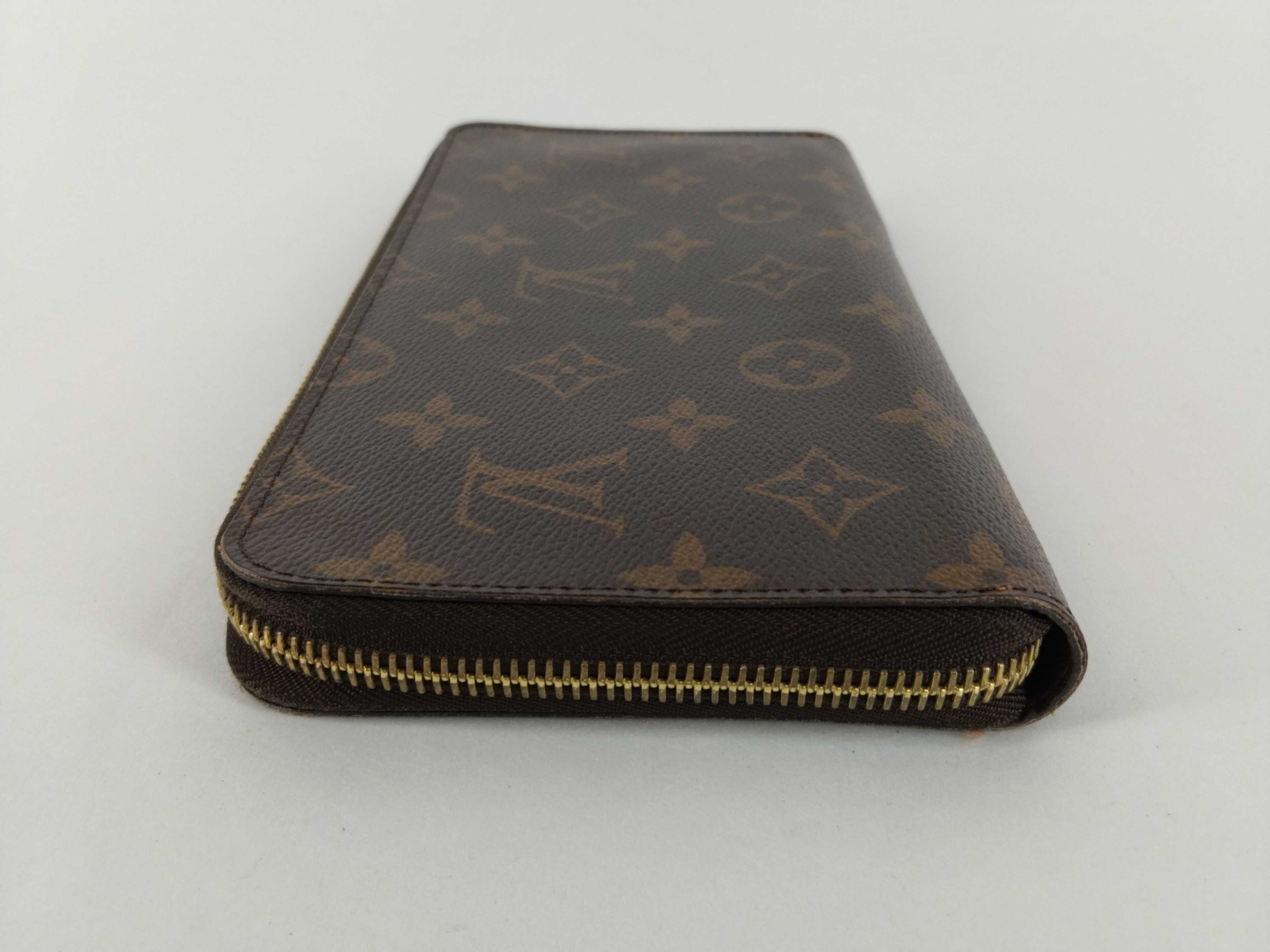Monogram Louis Vuitton Round Zip Wallet — view 4